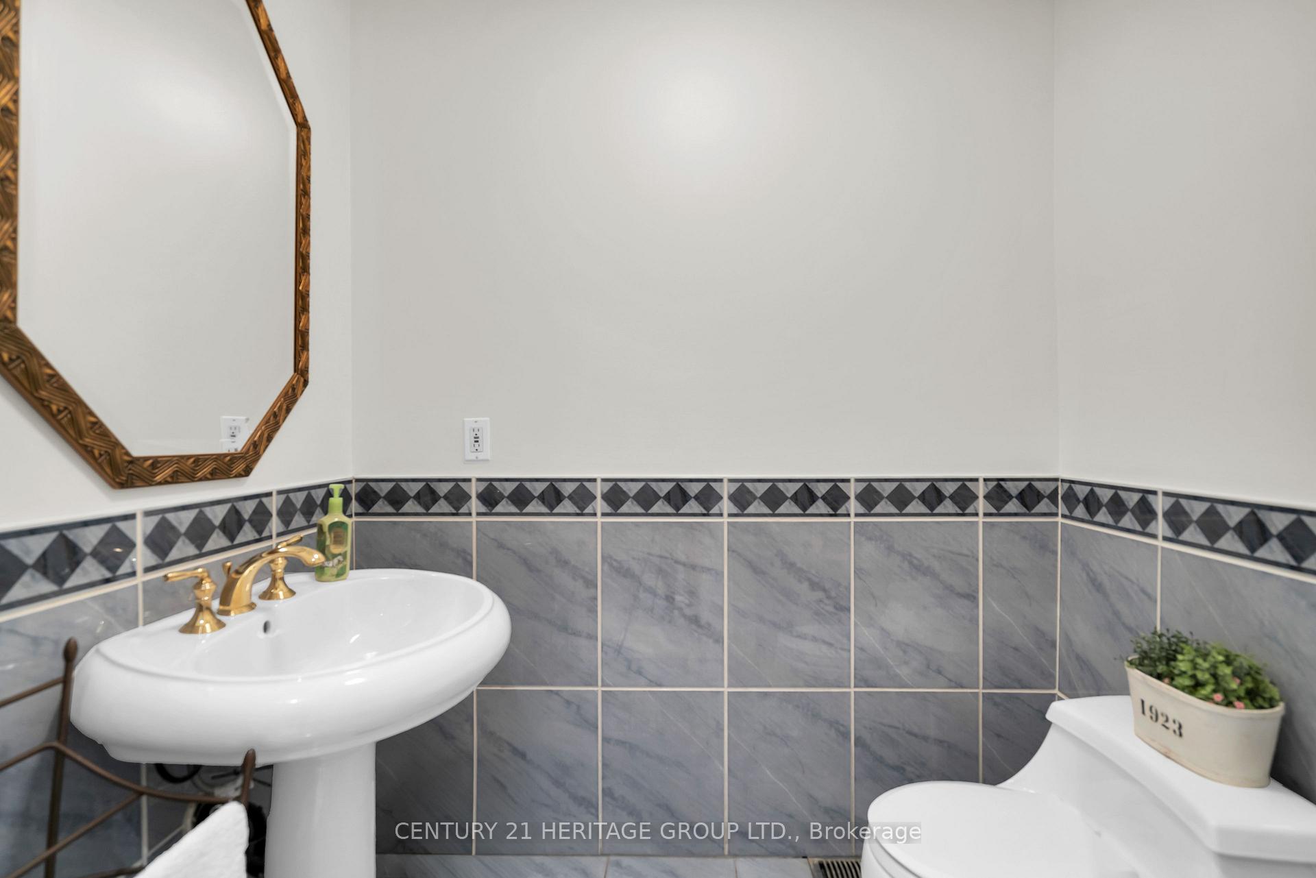 Photo 16 of 33 Sanderstead Avenue, North York, Briar Hill-Belgravia — HOMEH