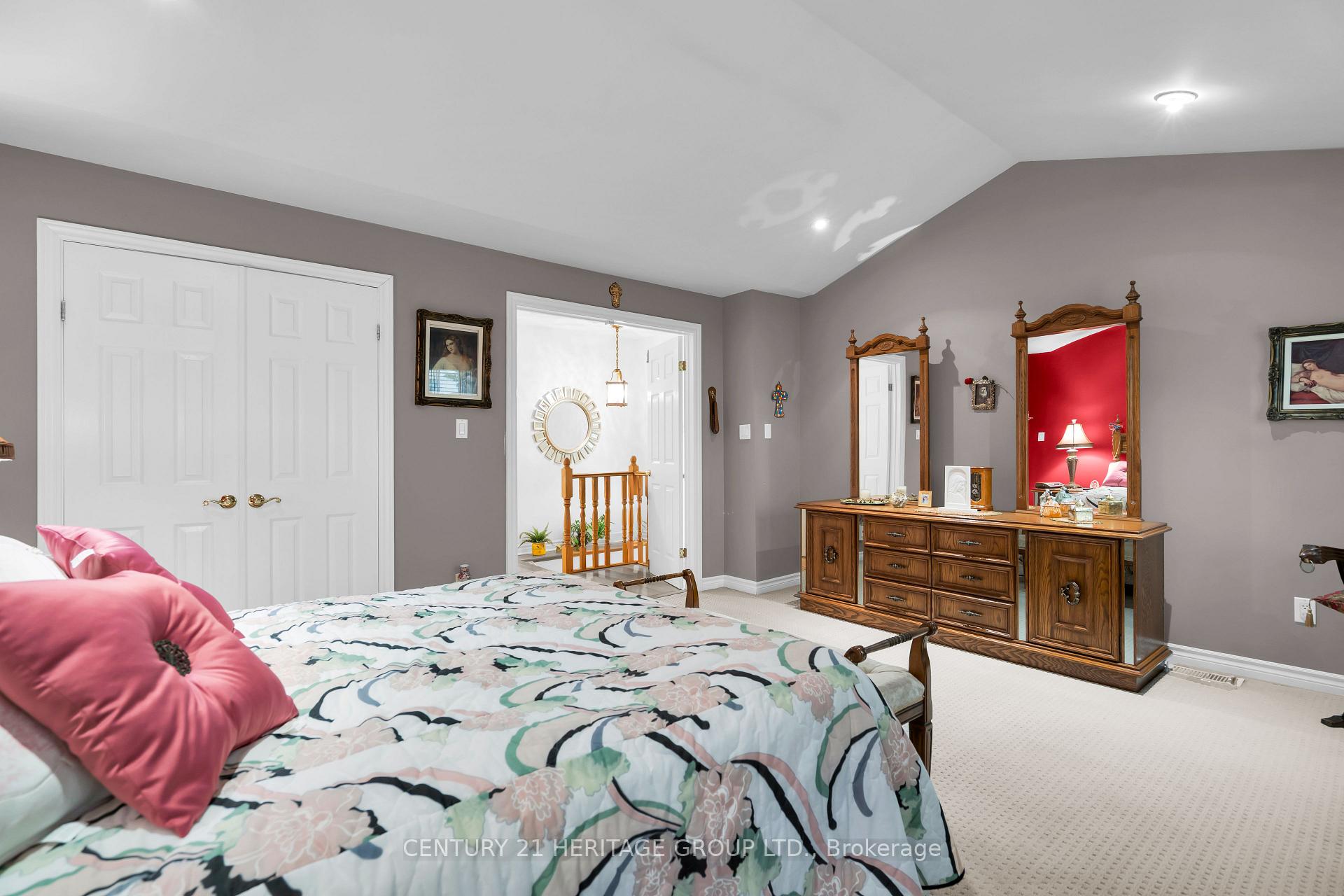 Photo 18 of 33 Sanderstead Avenue, North York, Briar Hill-Belgravia — HOMEH