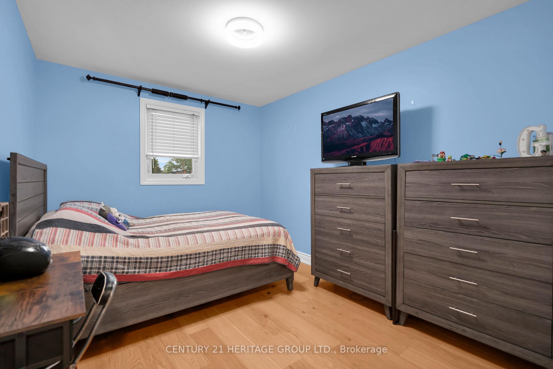 Photo 22 of 33 Sanderstead Avenue, North York, Briar Hill-Belgravia — HOMEH