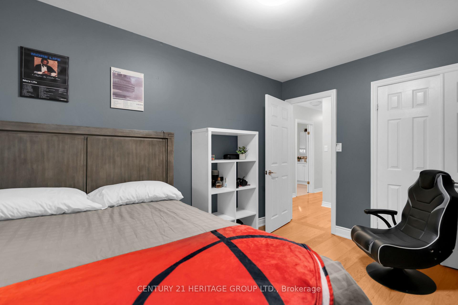 Photo 23 of 33 Sanderstead Avenue, North York, Briar Hill-Belgravia — HOMEH