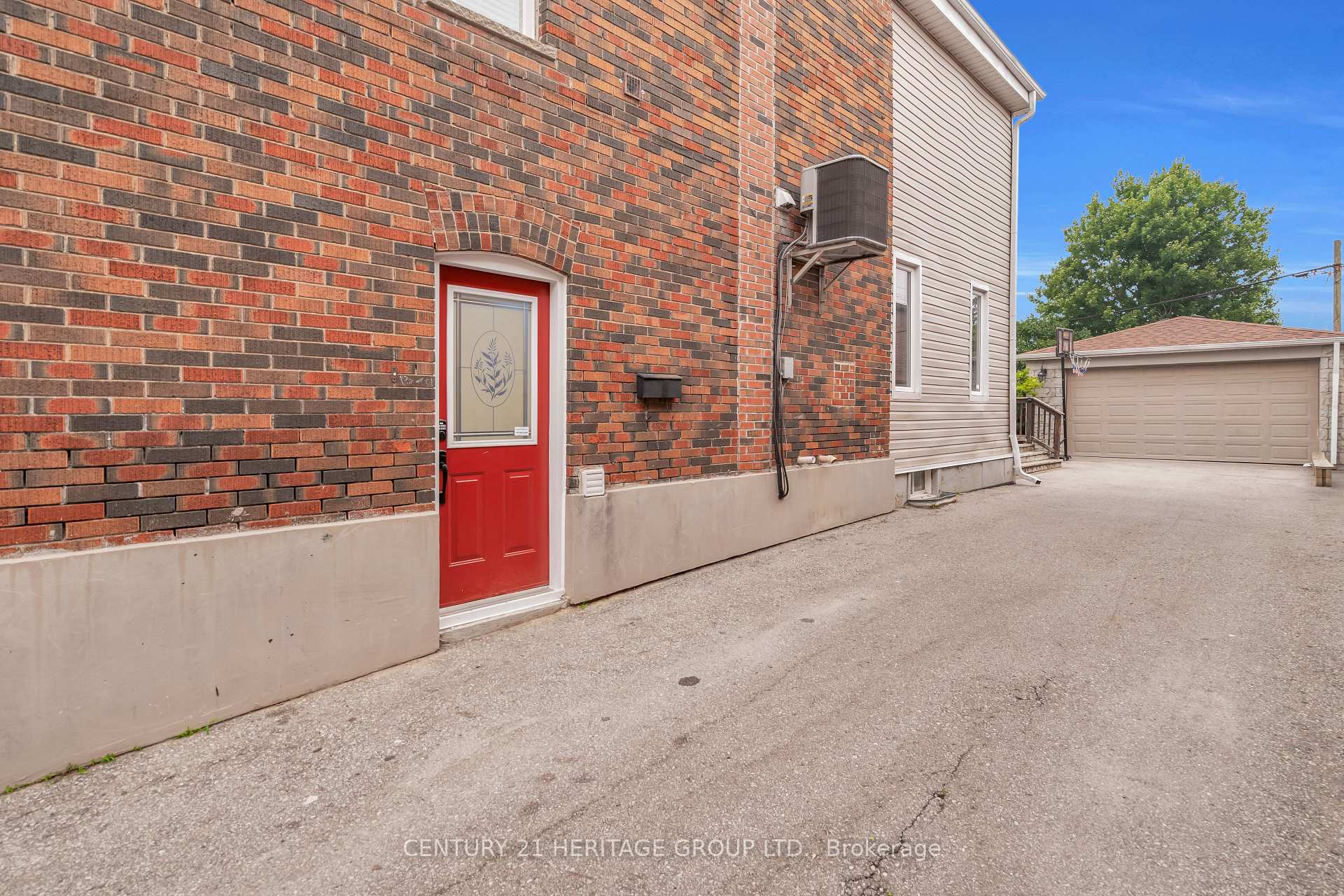 Photo 27 of 33 Sanderstead Avenue, North York, Briar Hill-Belgravia — HOMEH
