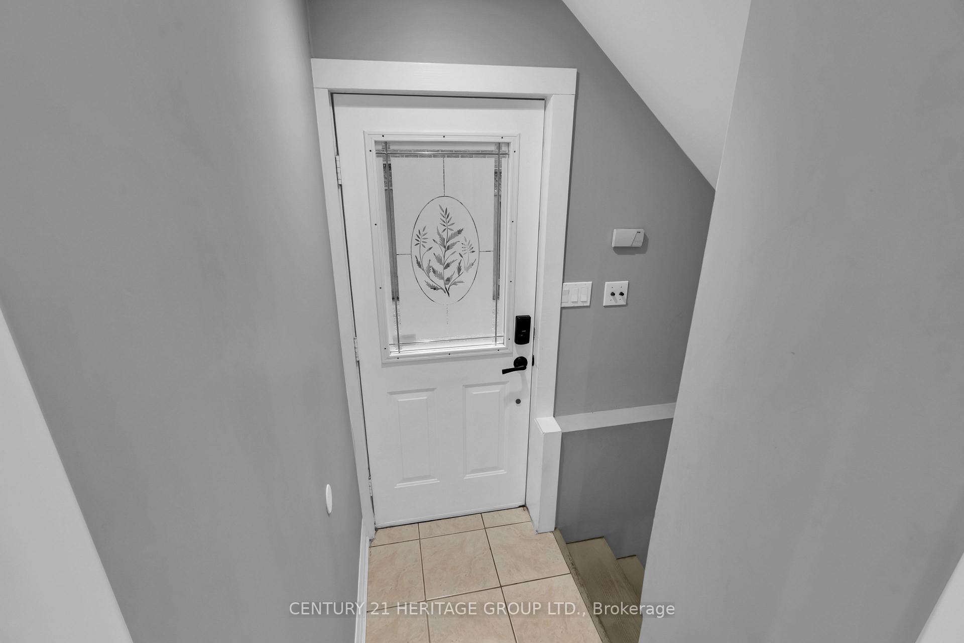 Photo 28 of 33 Sanderstead Avenue, North York, Briar Hill-Belgravia — HOMEH