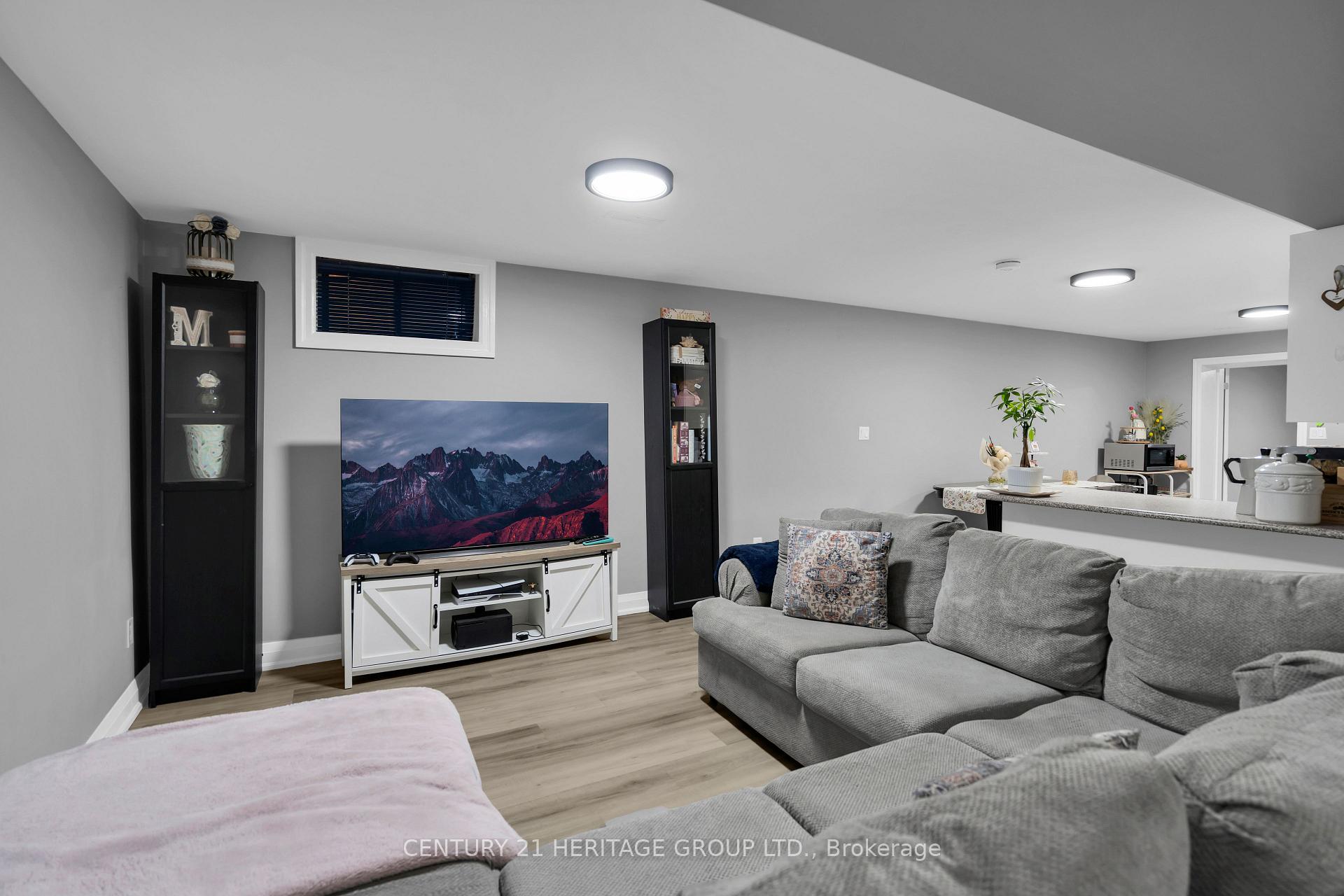 Photo 33 of 33 Sanderstead Avenue, North York, Briar Hill-Belgravia — HOMEH