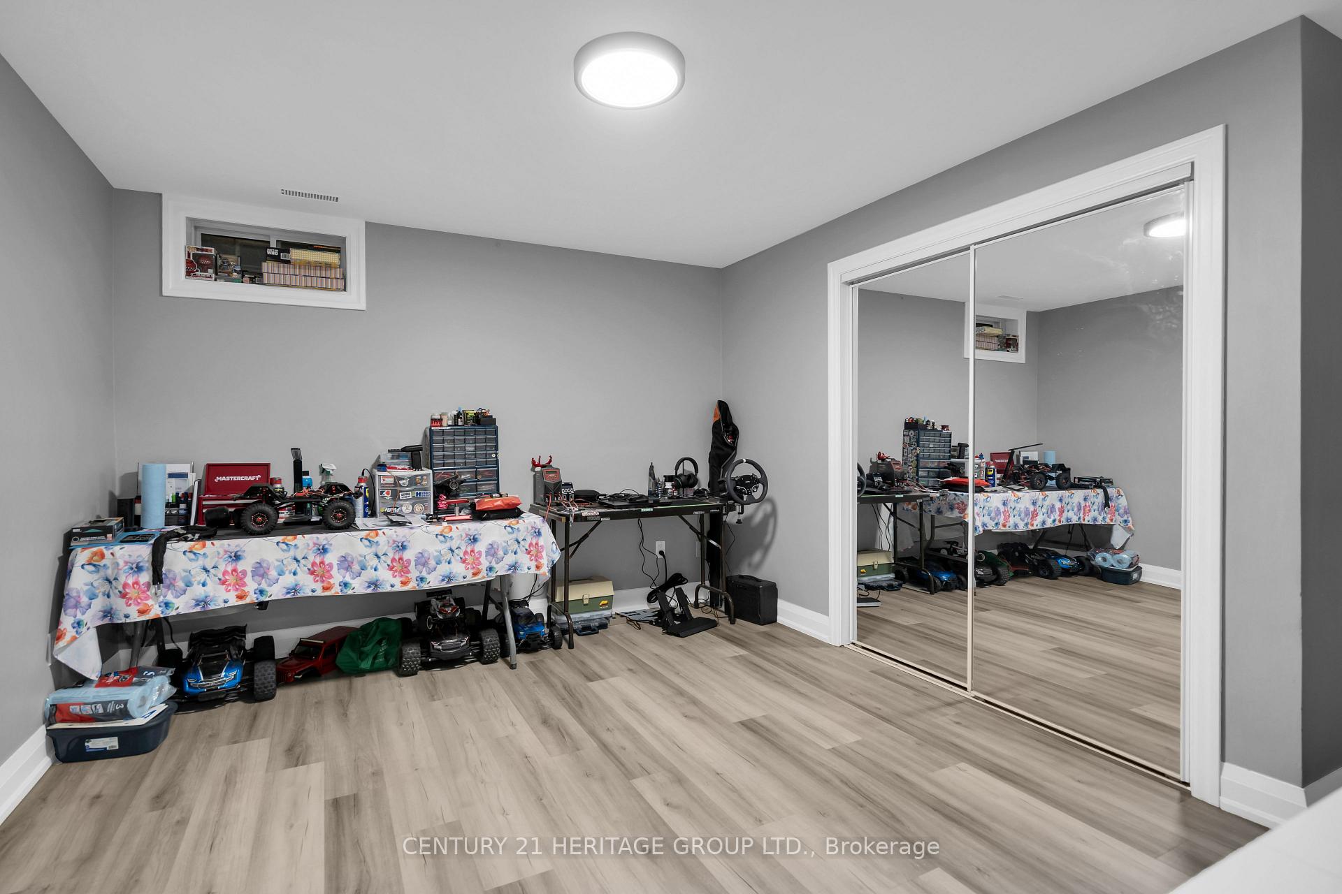 Photo 34 of 33 Sanderstead Avenue, North York, Briar Hill-Belgravia — HOMEH