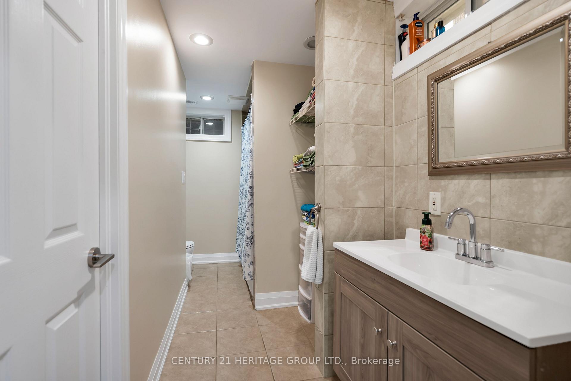 Photo 35 of 33 Sanderstead Avenue, North York, Briar Hill-Belgravia — HOMEH