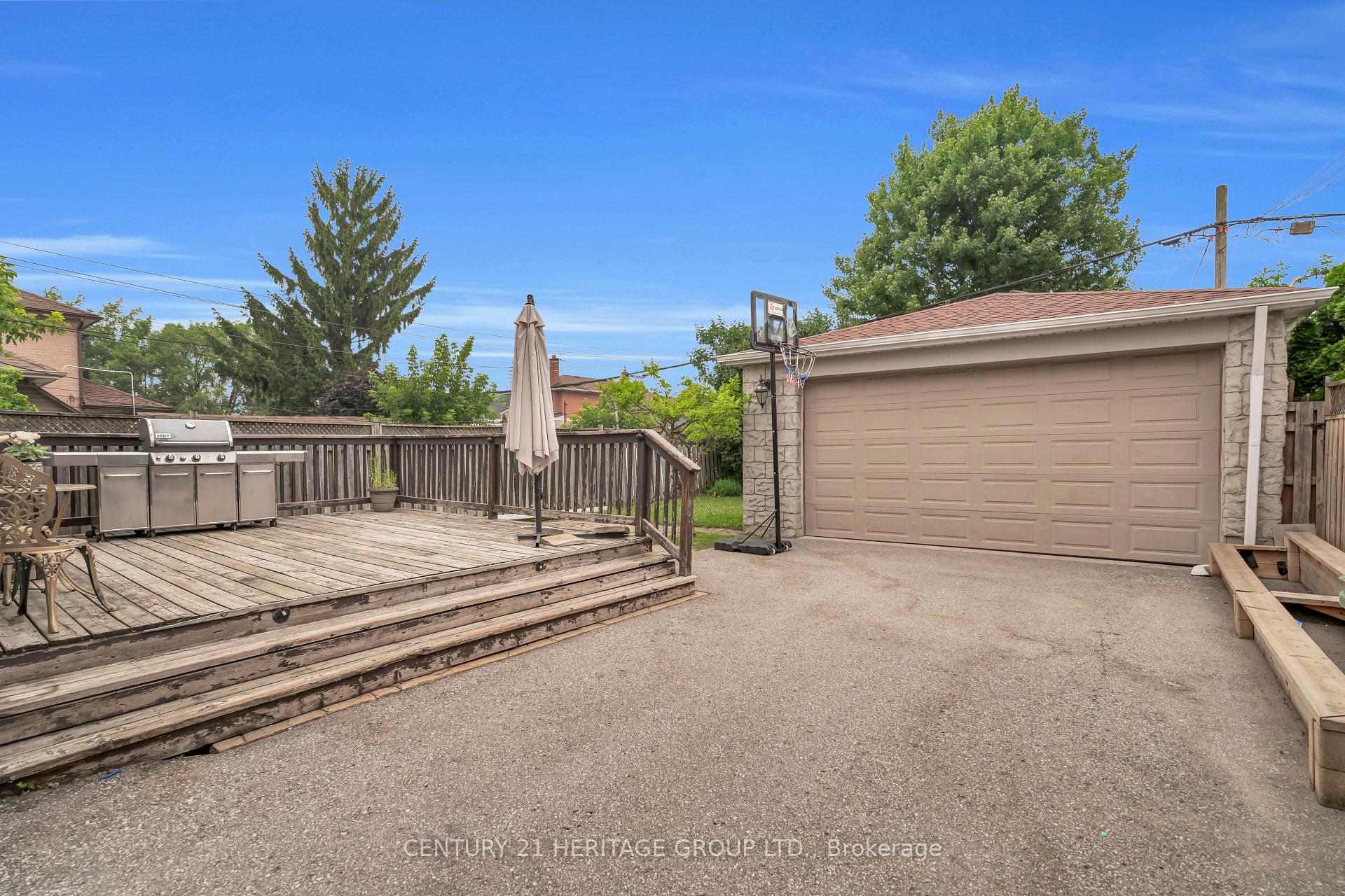 Photo 38 of 33 Sanderstead Avenue, North York, Briar Hill-Belgravia — HOMEH