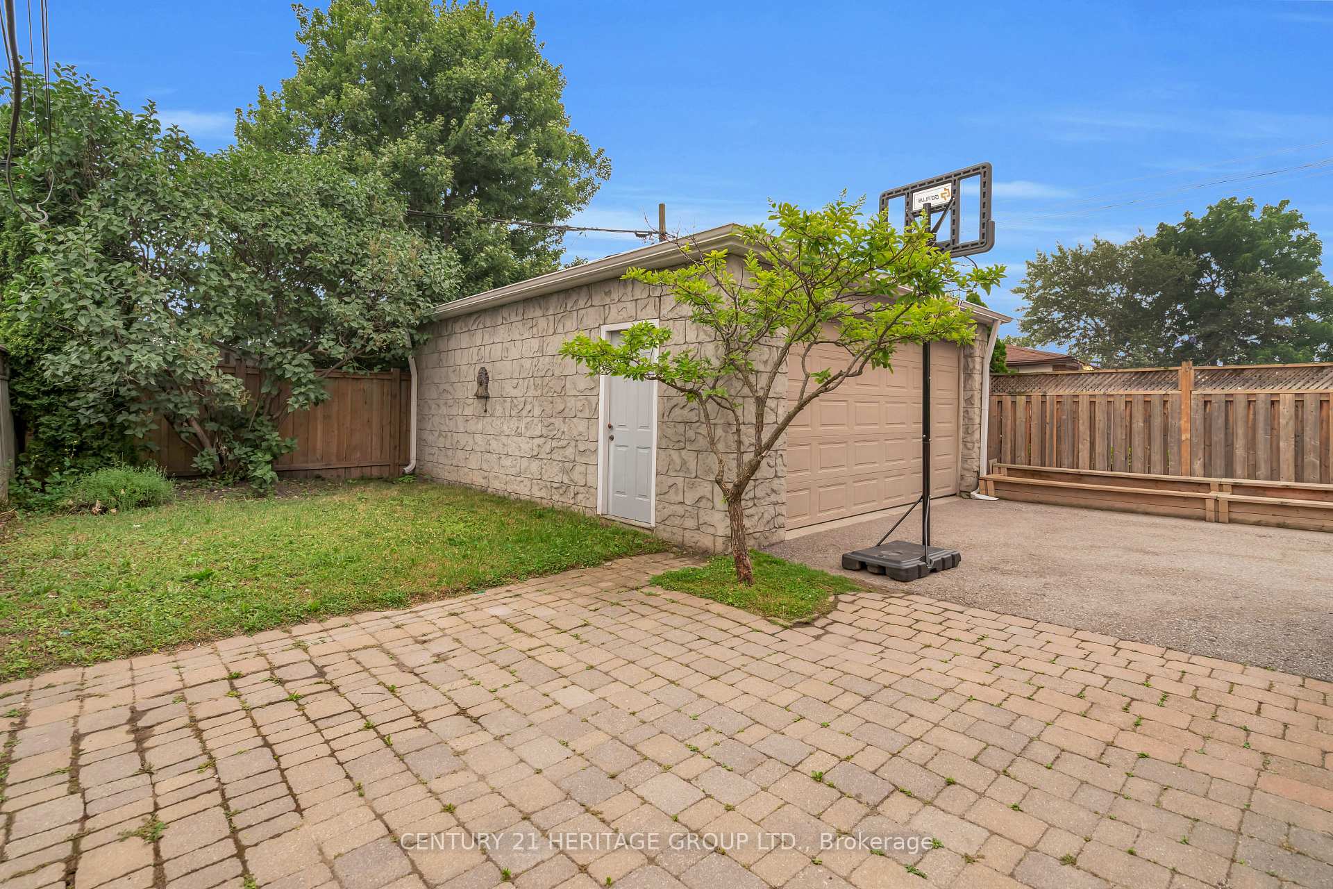 Photo 40 of 33 Sanderstead Avenue, North York, Briar Hill-Belgravia — HOMEH
