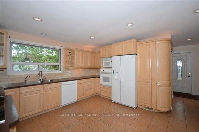Photo 5 of 94 Sackville Street, Caledon, Bolton West — HOMEH