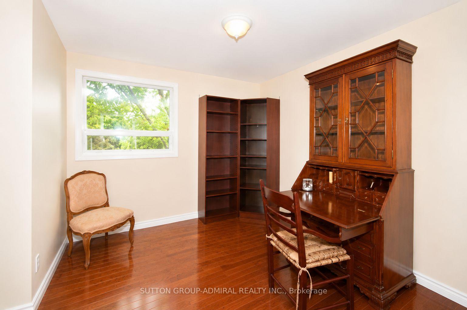 Photo 9 of 94 Sackville Street, Caledon, Bolton West — HOMEH