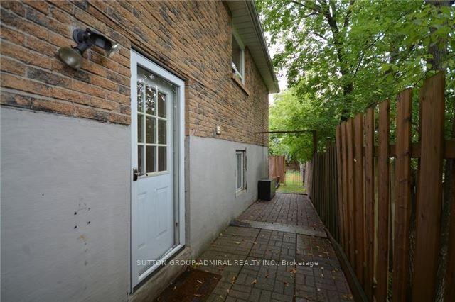 Photo 11 of 94 Sackville Street, Caledon, Bolton West — HOMEH