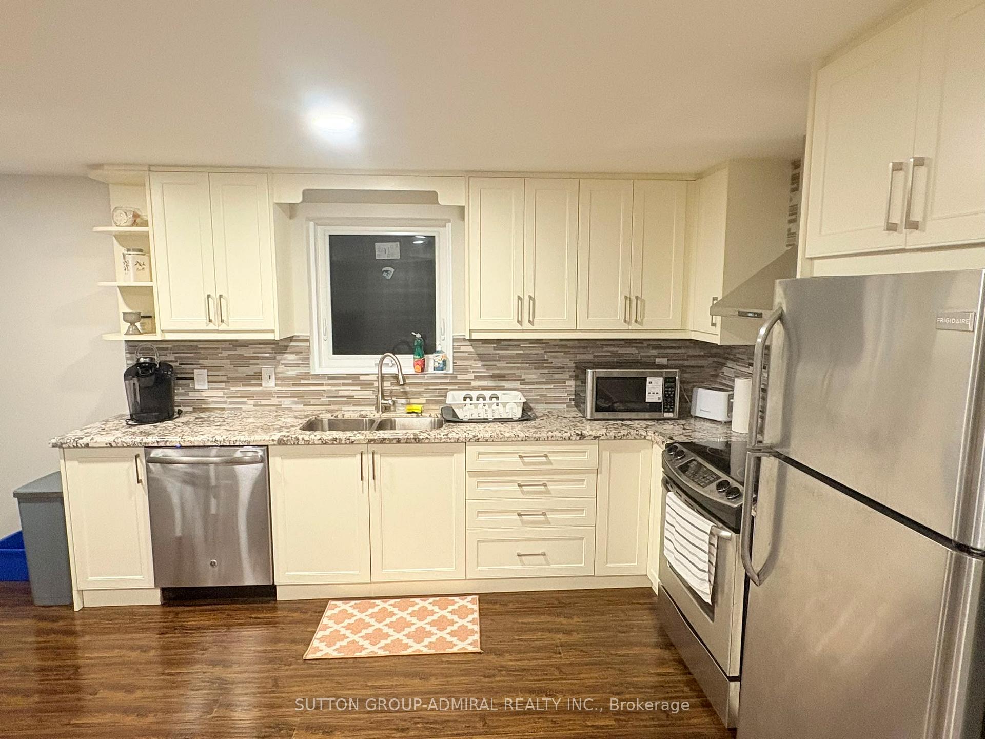Photo 15 of 94 Sackville Street, Caledon, Bolton West — HOMEH