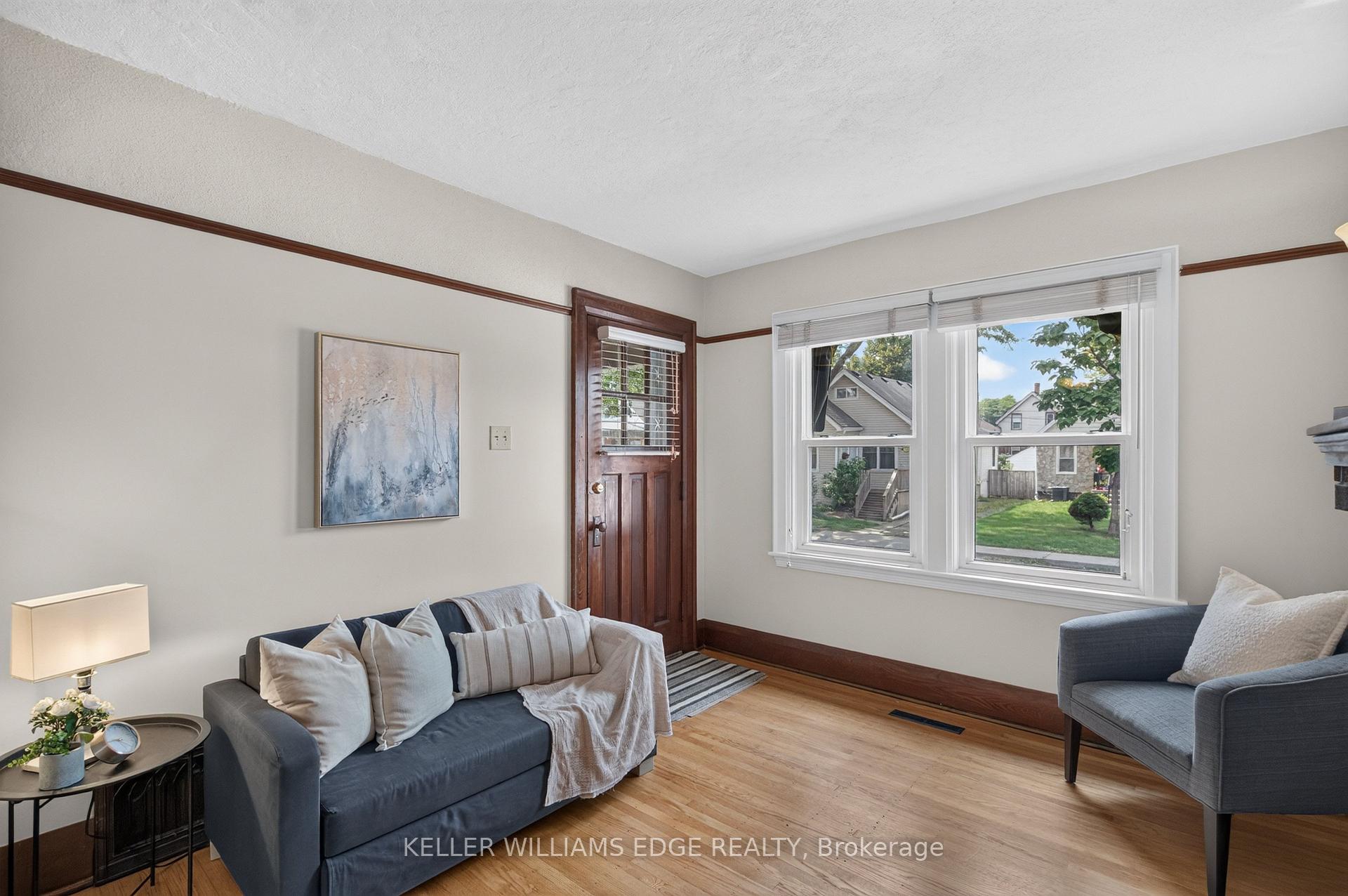 Photo 11 of 30 Barons Avenue N, Hamilton, Homeside — HOMEH