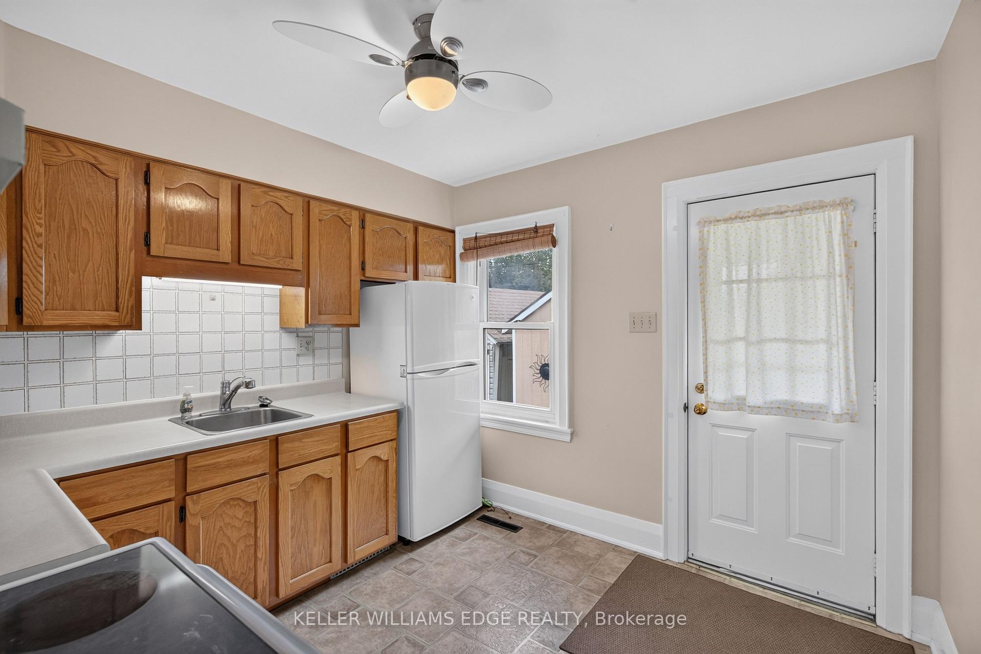 Photo 23 of 30 Barons Avenue N, Hamilton, Homeside — HOMEH