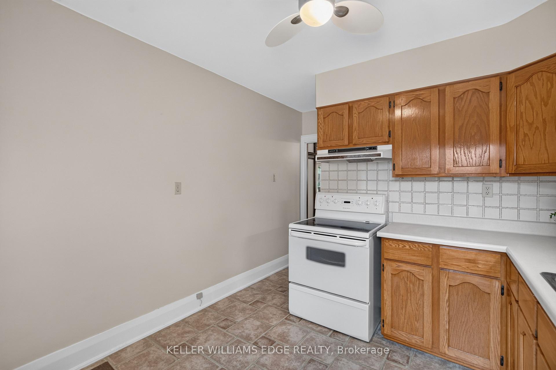 Photo 25 of 30 Barons Avenue N, Hamilton, Homeside — HOMEH