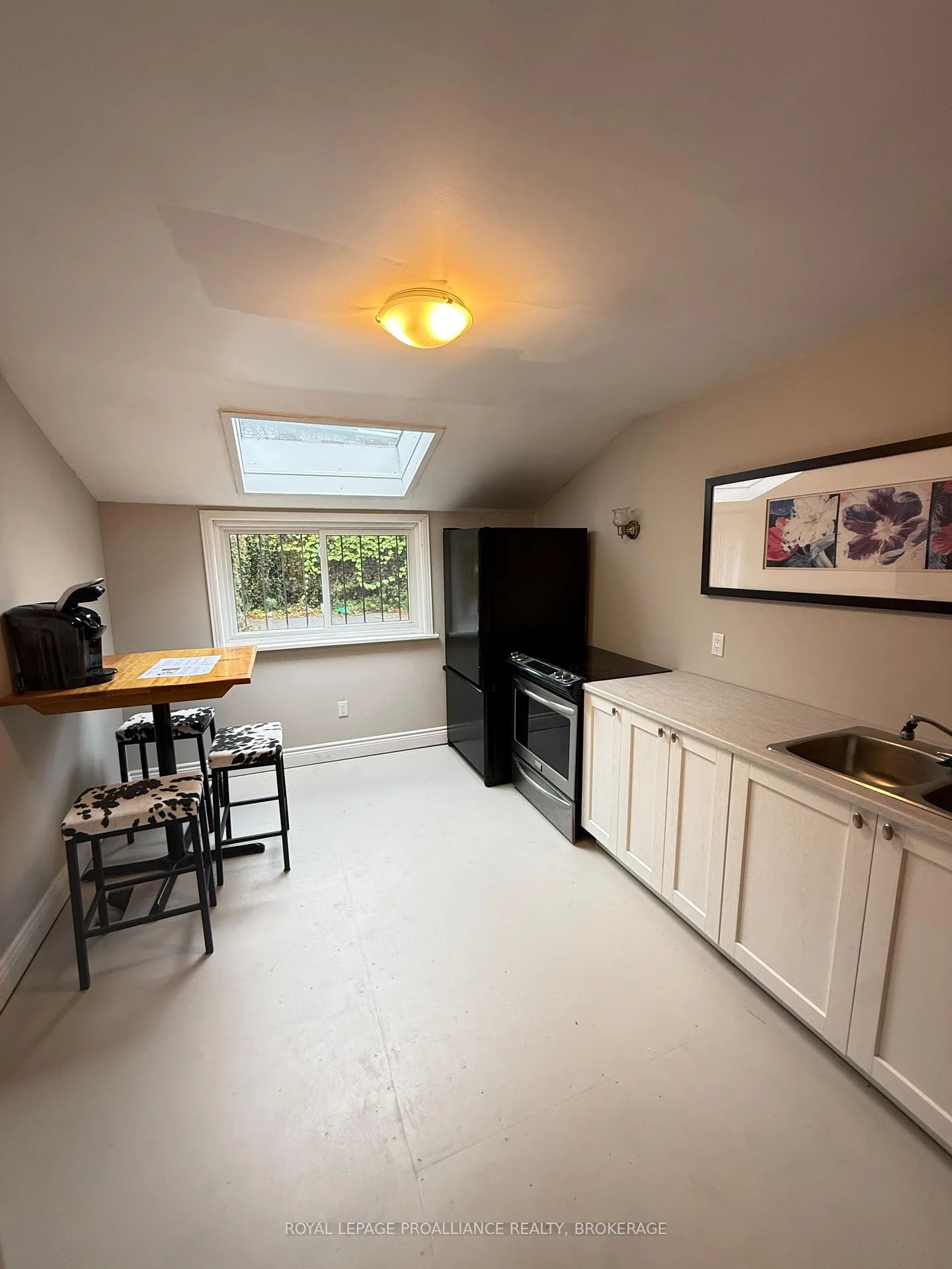Photo 9 of 272 Wellington Street, Kingston, East of Sir John A. Blvd — HOMEH