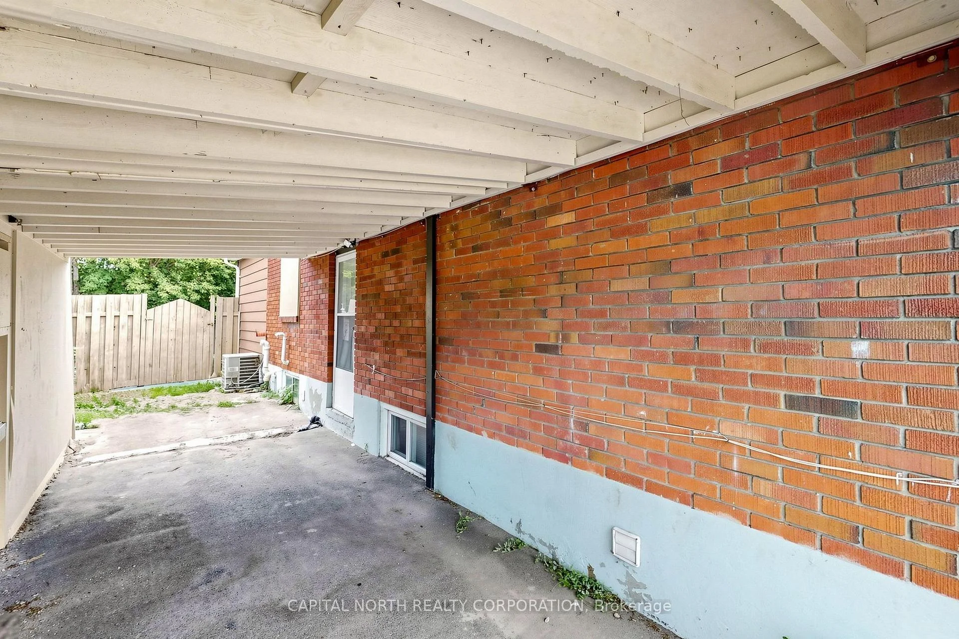Photo 3 of 29 Mercer Drive, Brampton, Downtown Brampton — HOMEH