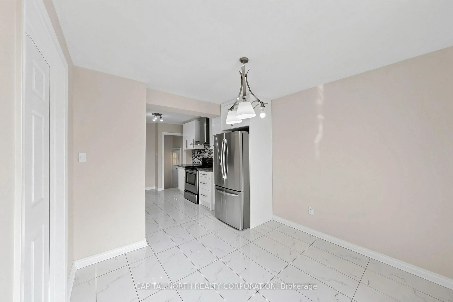 Photo 7 of 29 Mercer Drive, Brampton, Downtown Brampton — HOMEH