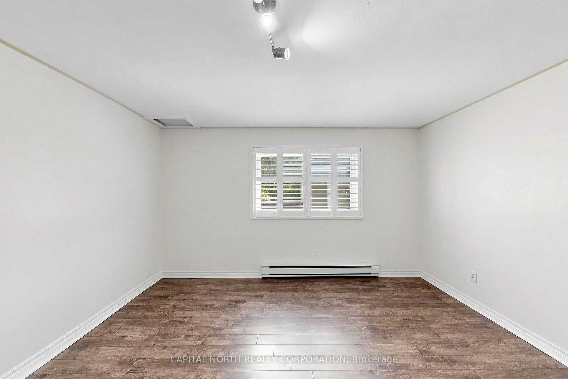 Photo 9 of 29 Mercer Drive, Brampton, Downtown Brampton — HOMEH