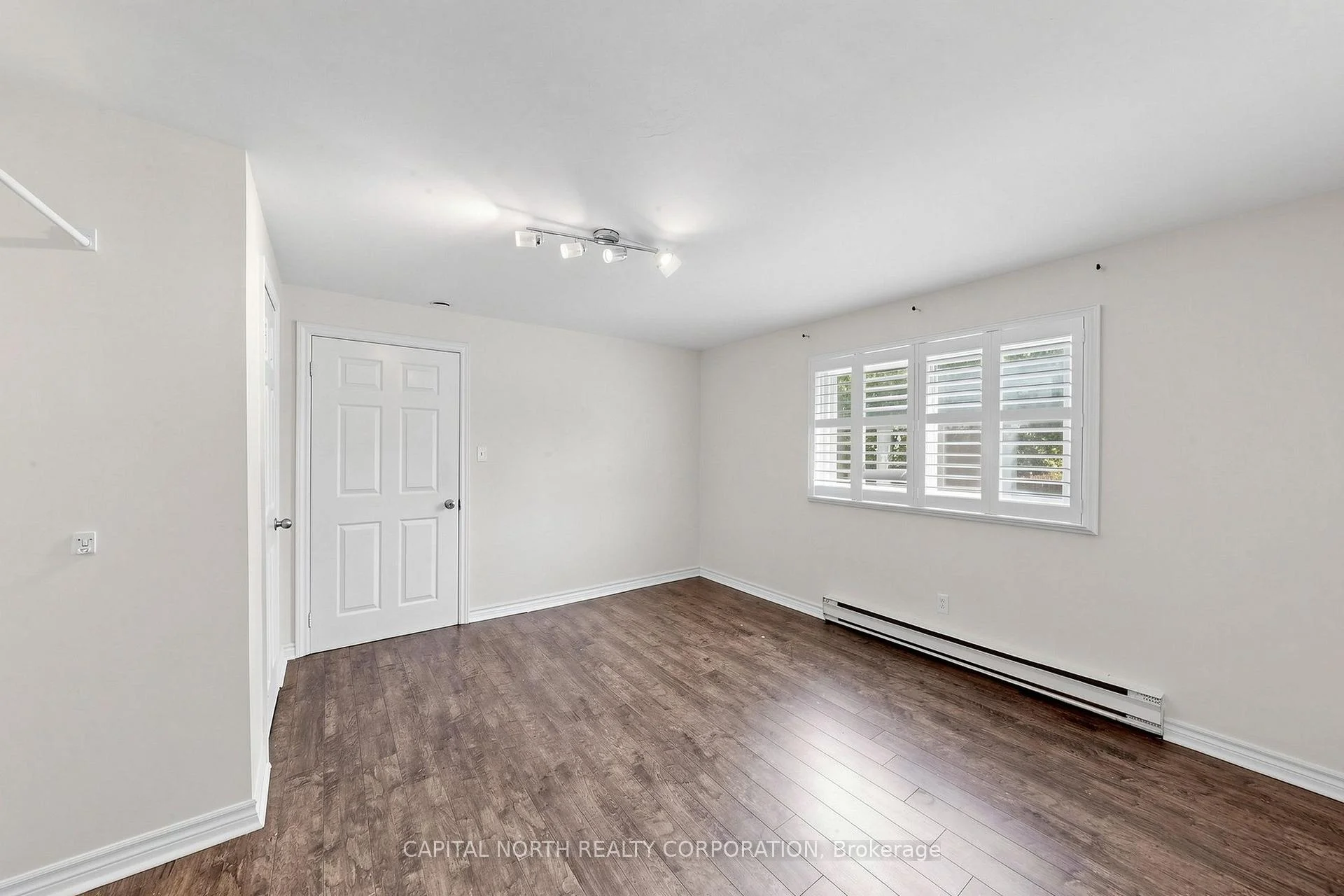 Photo 11 of 29 Mercer Drive, Brampton, Downtown Brampton — HOMEH