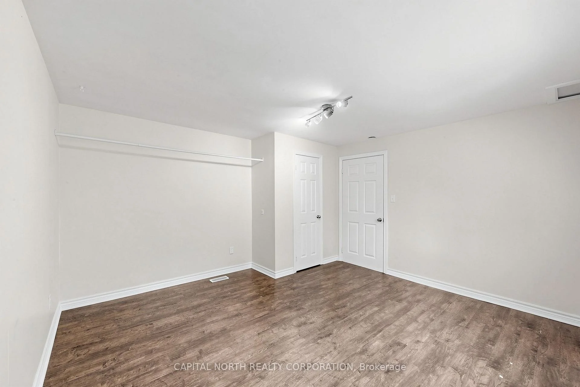 Photo 12 of 29 Mercer Drive, Brampton, Downtown Brampton — HOMEH