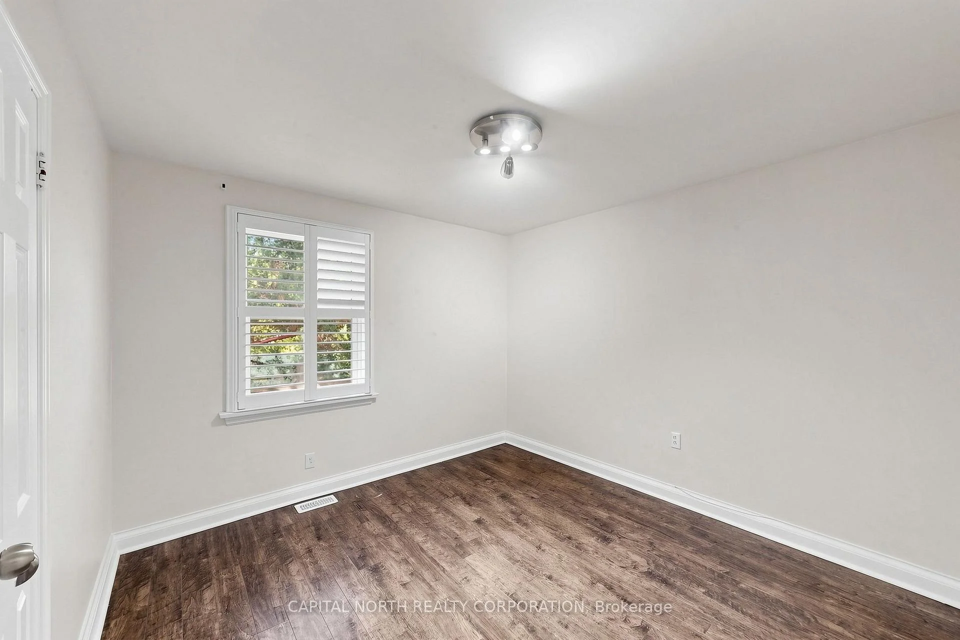 Photo 13 of 29 Mercer Drive, Brampton, Downtown Brampton — HOMEH