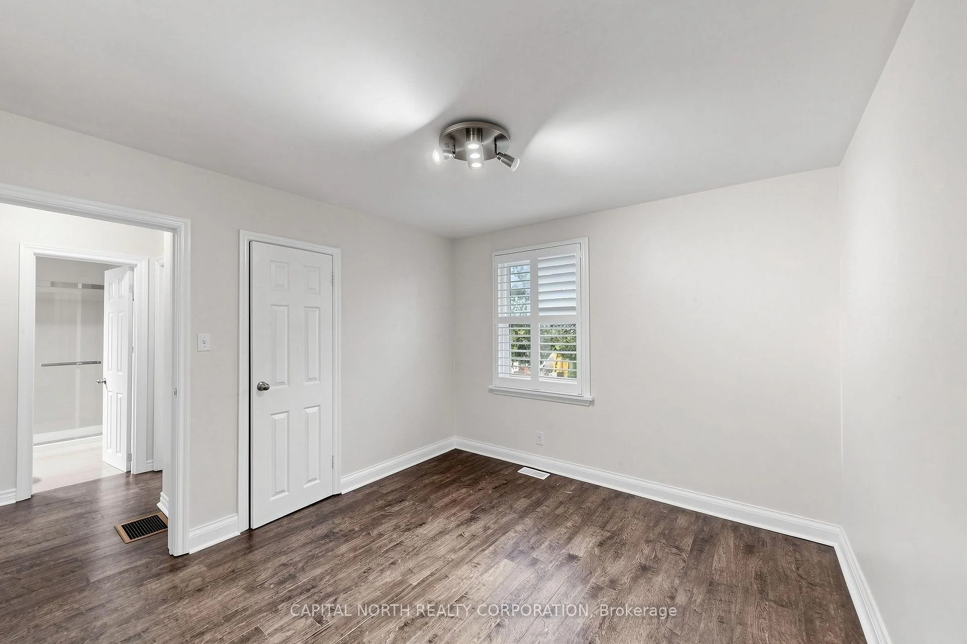 Photo 15 of 29 Mercer Drive, Brampton, Downtown Brampton — HOMEH