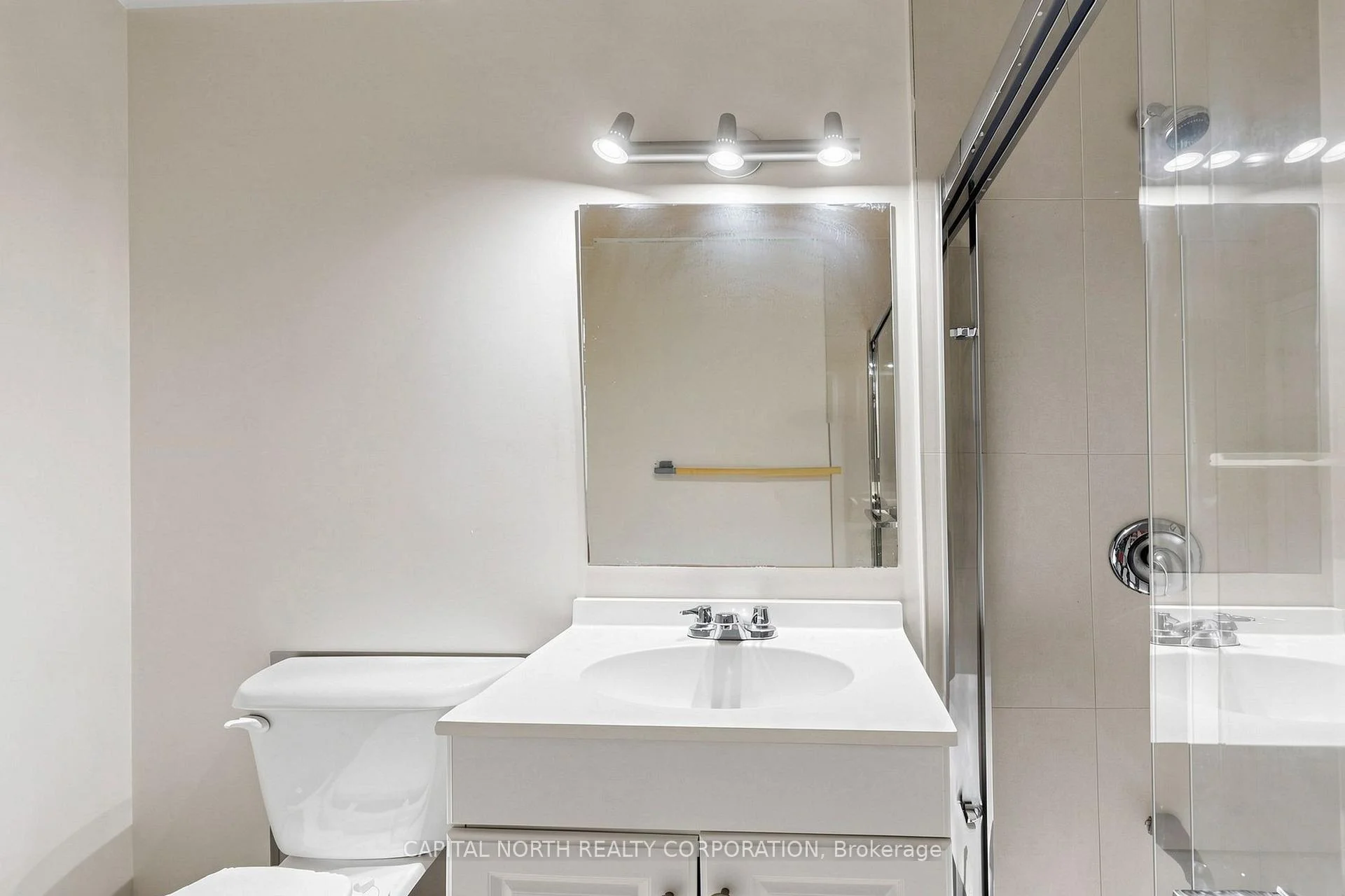 Photo 18 of 29 Mercer Drive, Brampton, Downtown Brampton — HOMEH