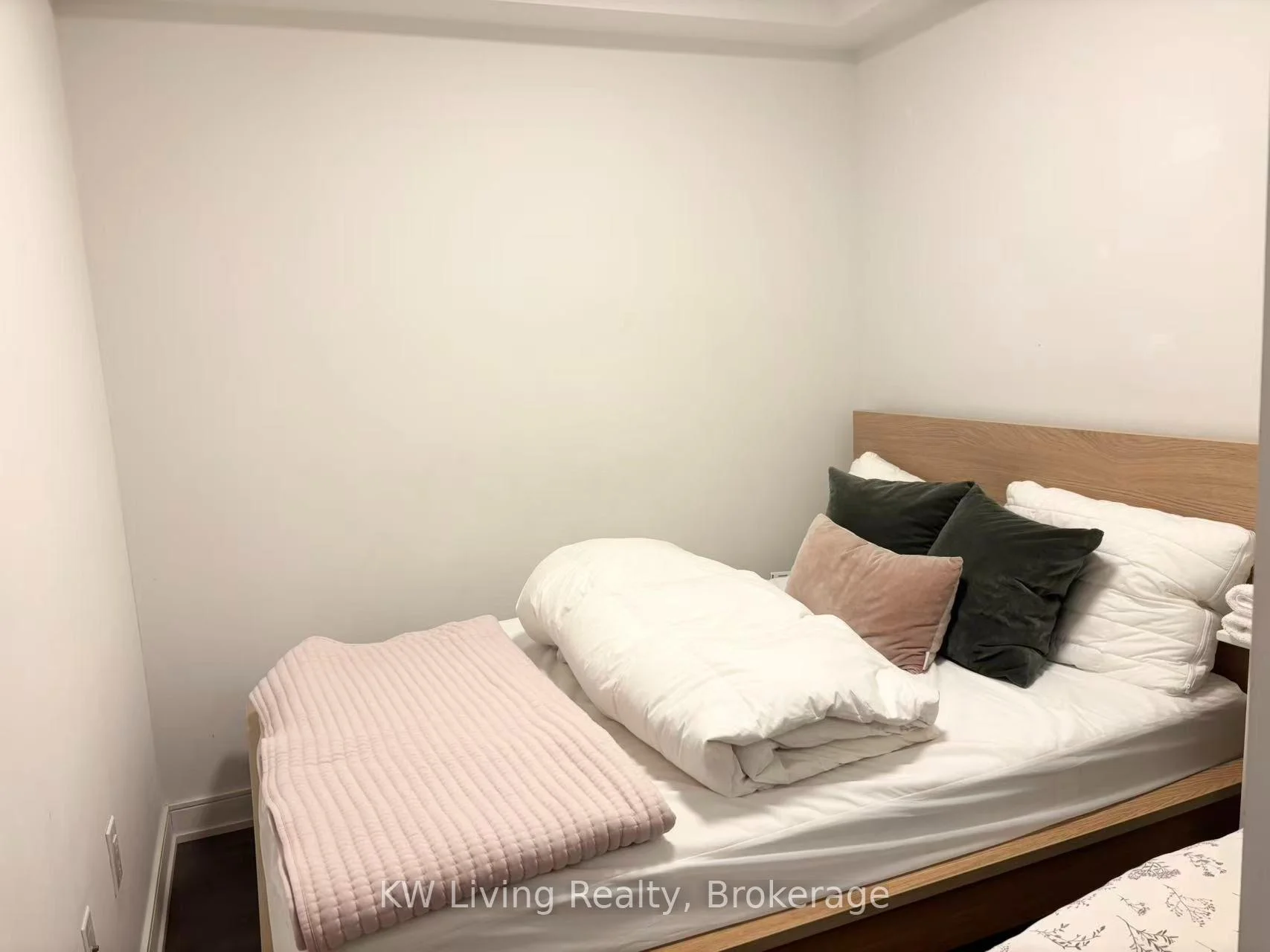 Photo 4 of Unit 1033, 525 Adelaide Street W, Toronto, Waterfront Communities — HOMEH