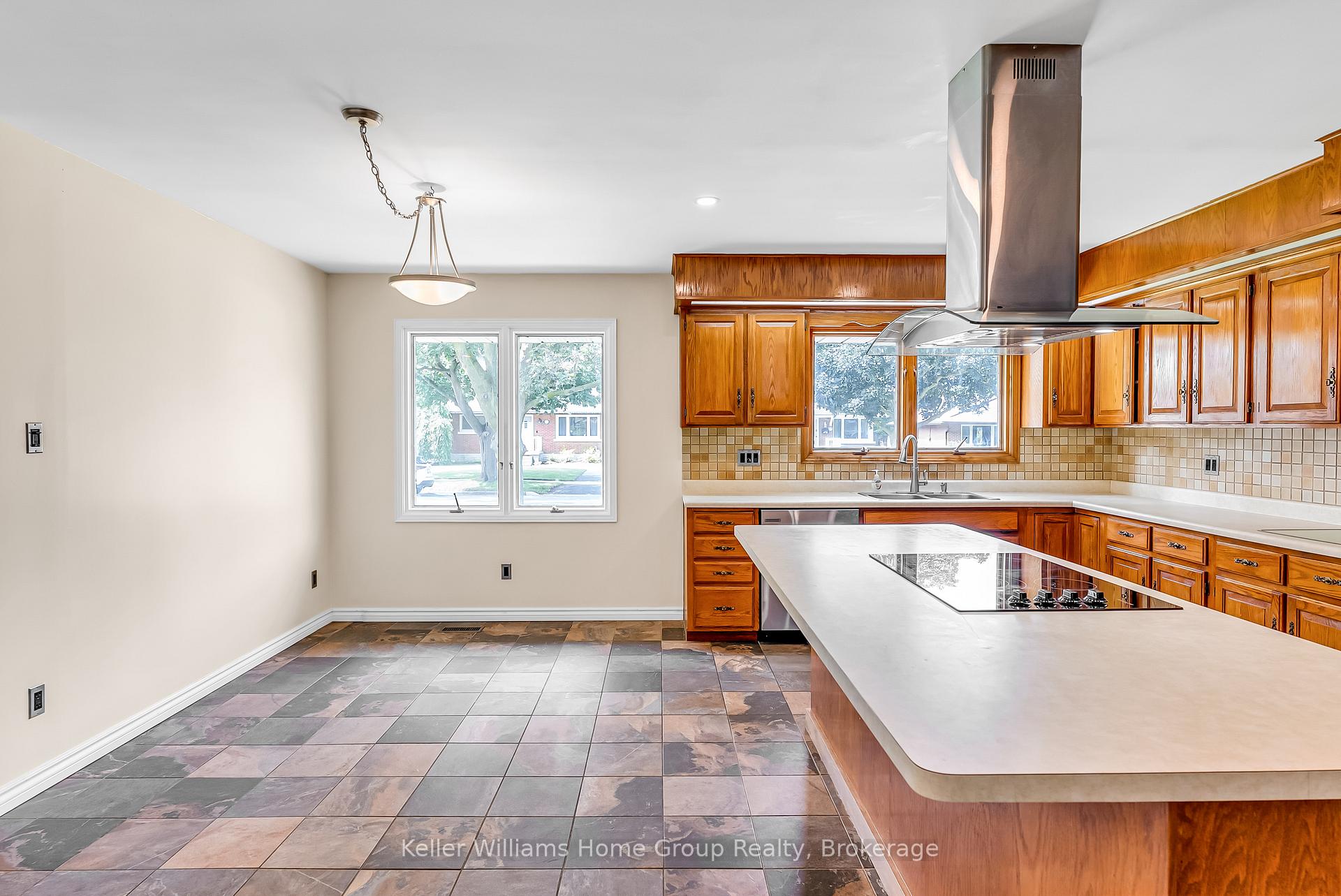 Photo 17 of 58 Reyburn Avenue, Kitchener, Vanier - Kitchener — HOMEH