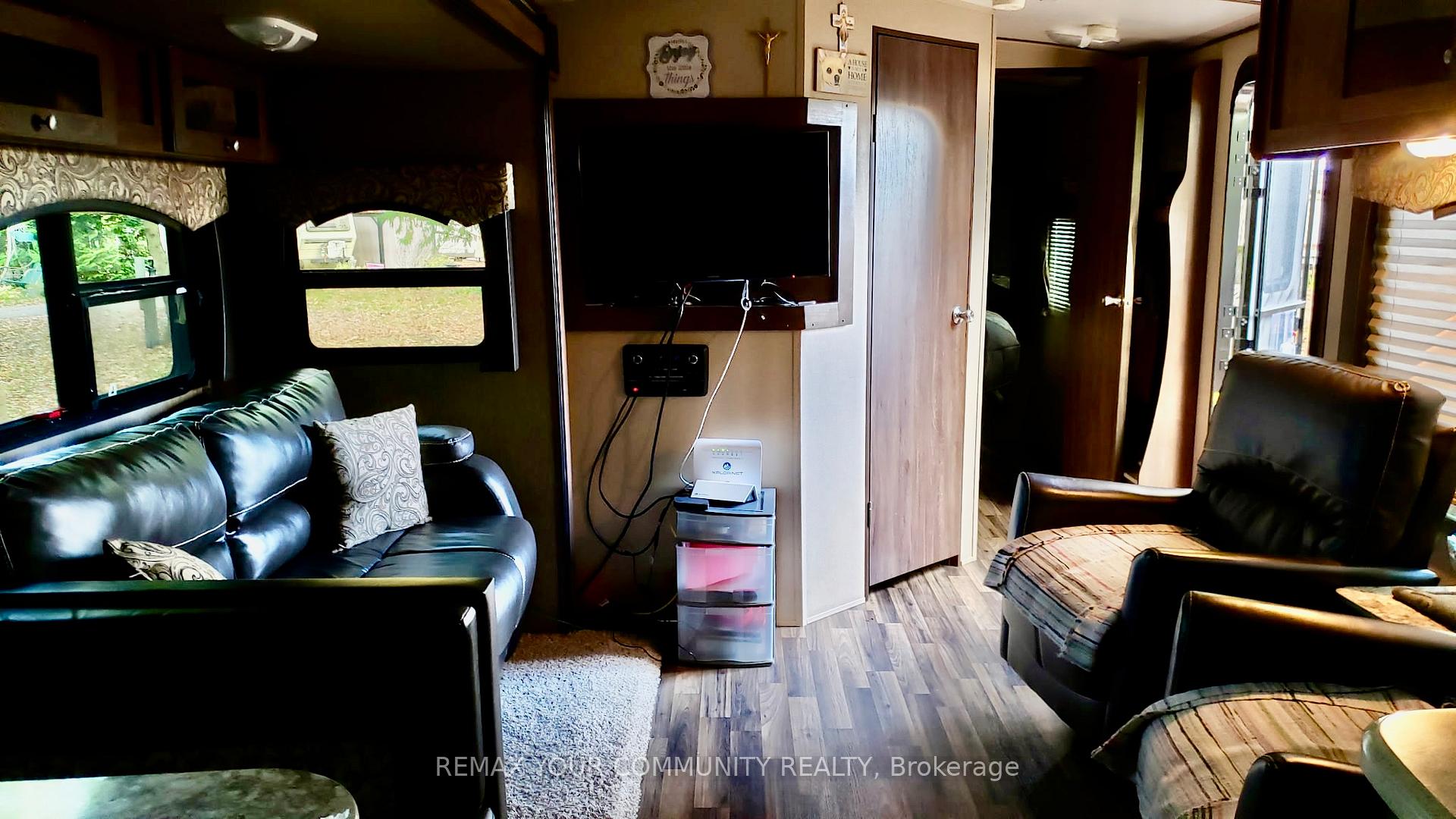 Photo 3 of Unit 112, 285 Crydernams Side Road, Georgina, Baldwin — HOMEH