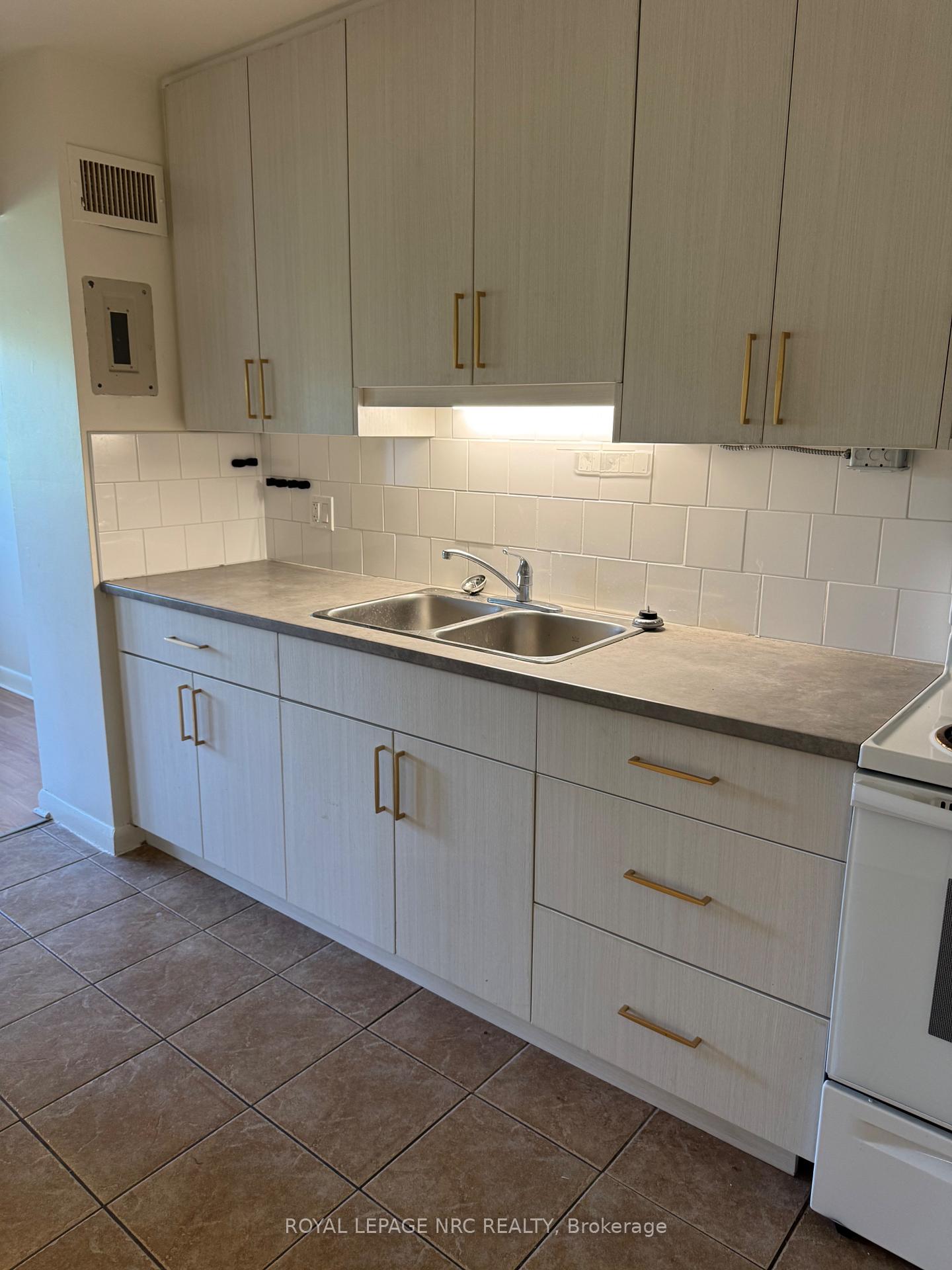 Photo 4 of Unit 34, 6035 Murray Street, Niagara Falls, Dorchester — HOMEH