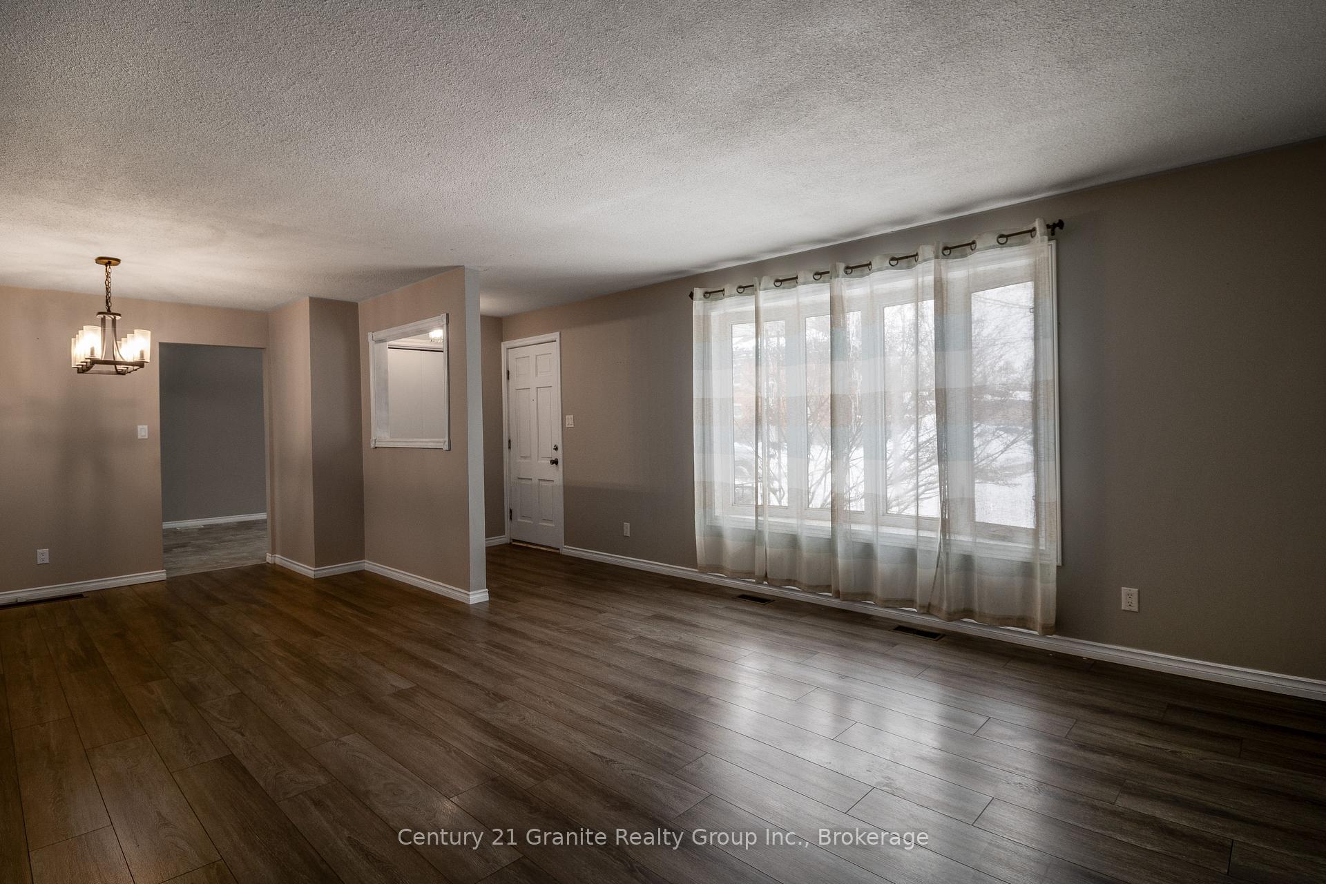 Photo 5 of 55 Wellington Street E, New Tecumseth, Alliston — HOMEH