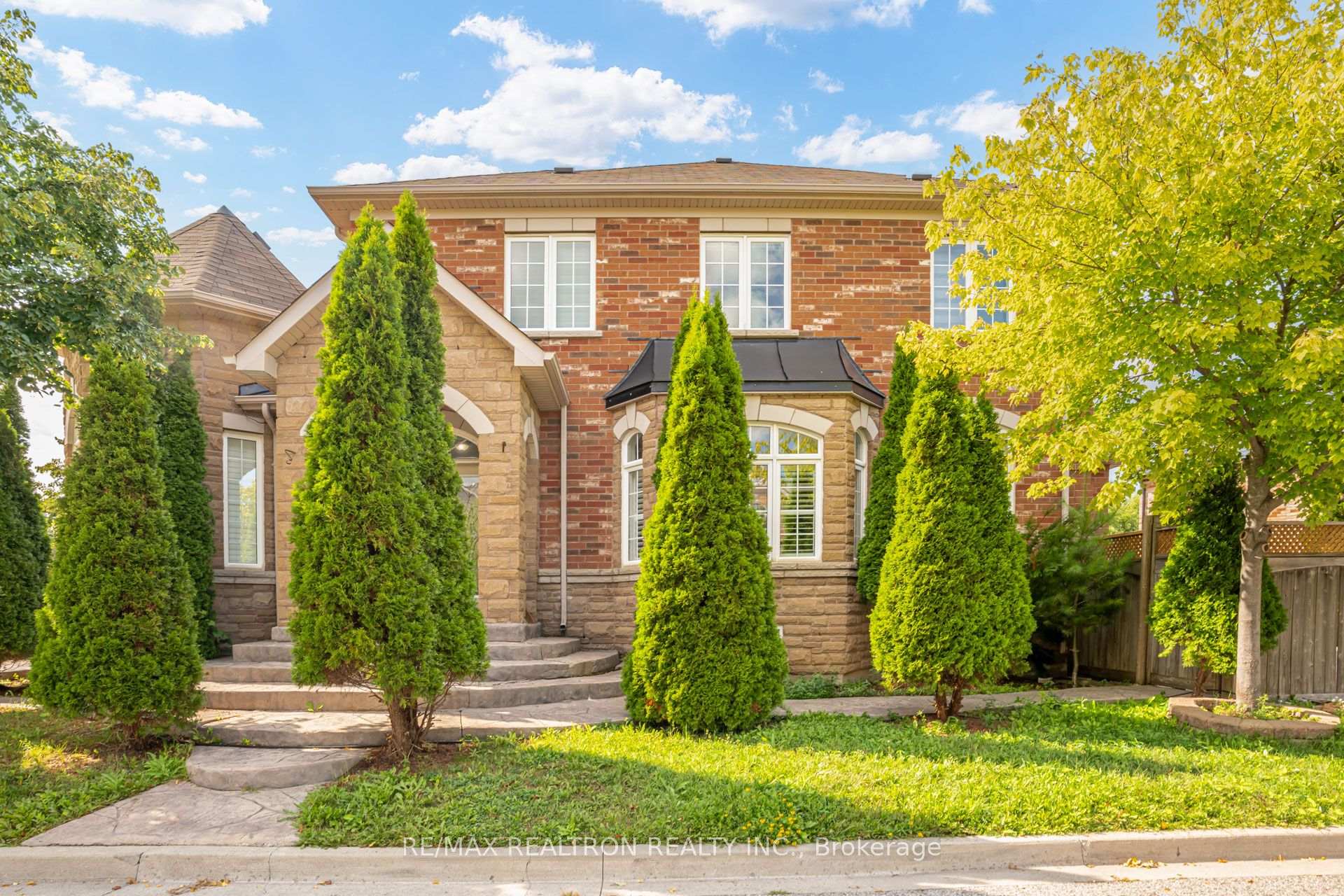 Photo 3 of 14 Kentview Crescent, Markham, Box Grove — HOMEH