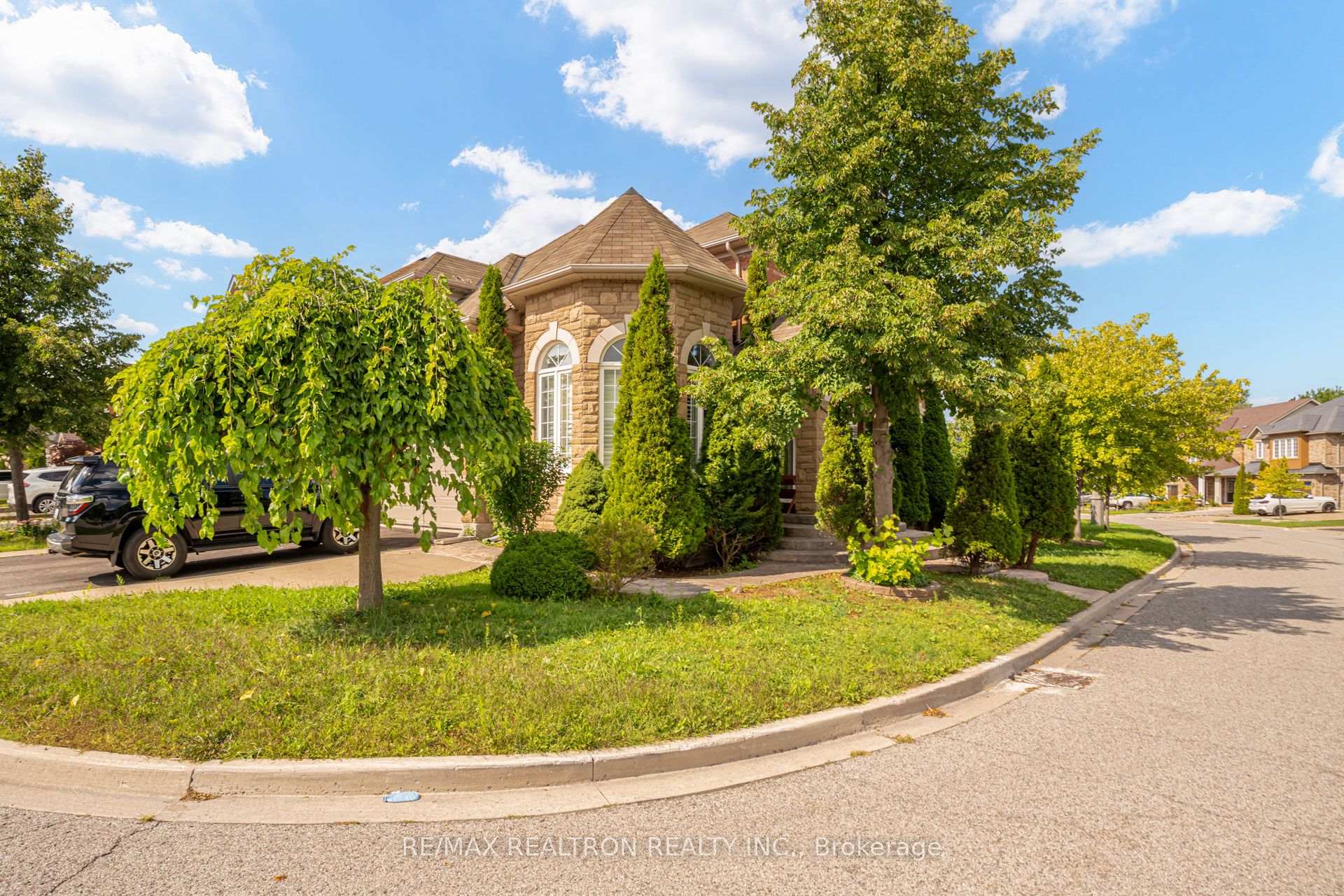 Photo 2 of 14 Kentview Crescent, Markham, Box Grove — HOMEH