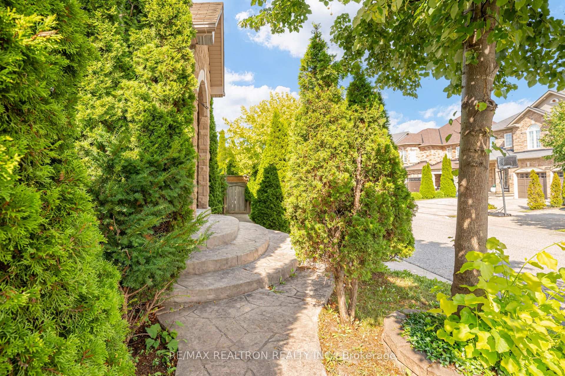 Photo 6 of 14 Kentview Crescent, Markham, Box Grove — HOMEH