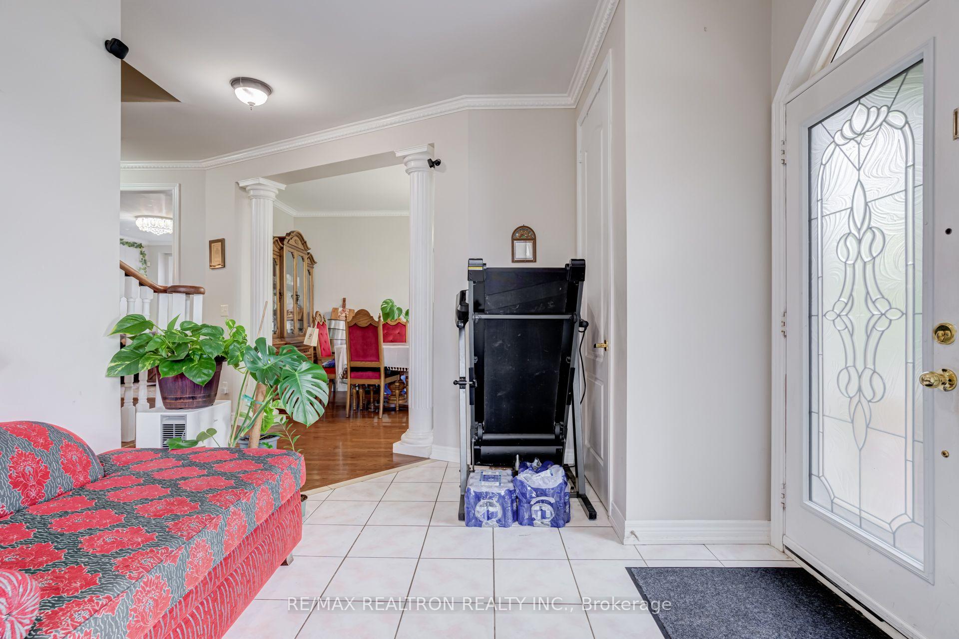 Photo 9 of 14 Kentview Crescent, Markham, Box Grove — HOMEH