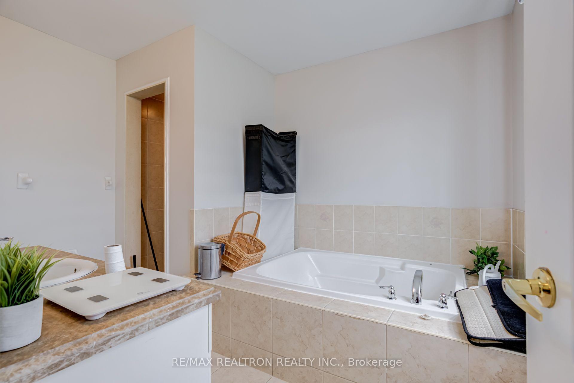 Photo 20 of 14 Kentview Crescent, Markham, Box Grove — HOMEH