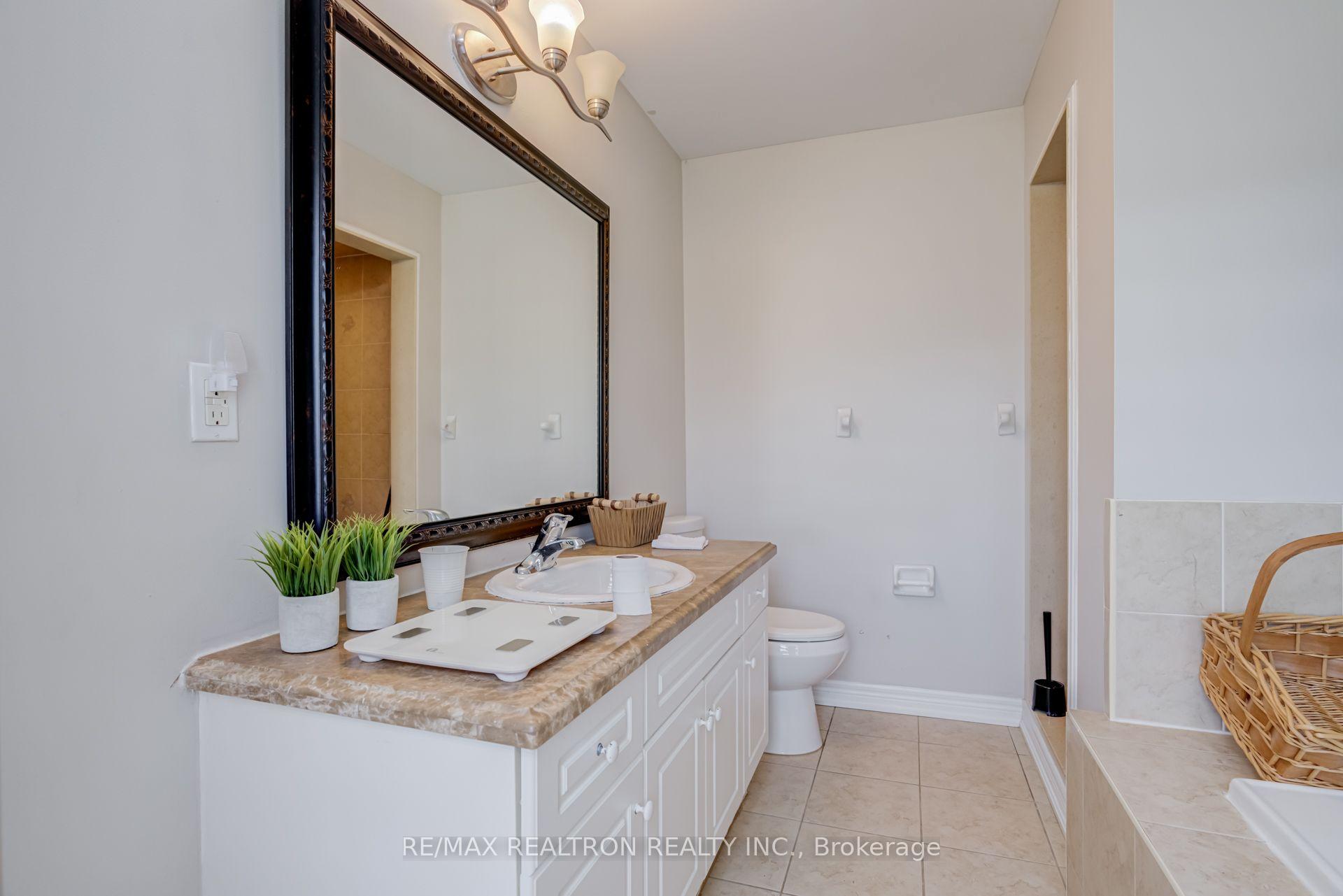 Photo 21 of 14 Kentview Crescent, Markham, Box Grove — HOMEH