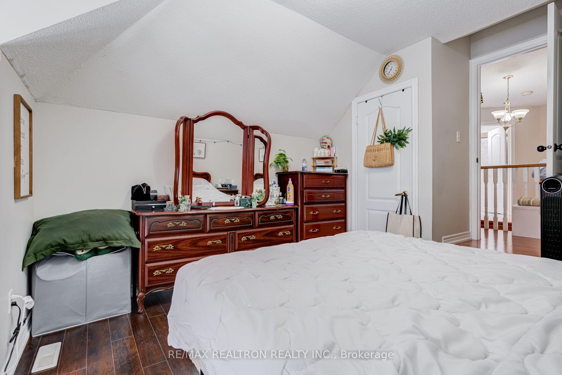 Photo 24 of 14 Kentview Crescent, Markham, Box Grove — HOMEH