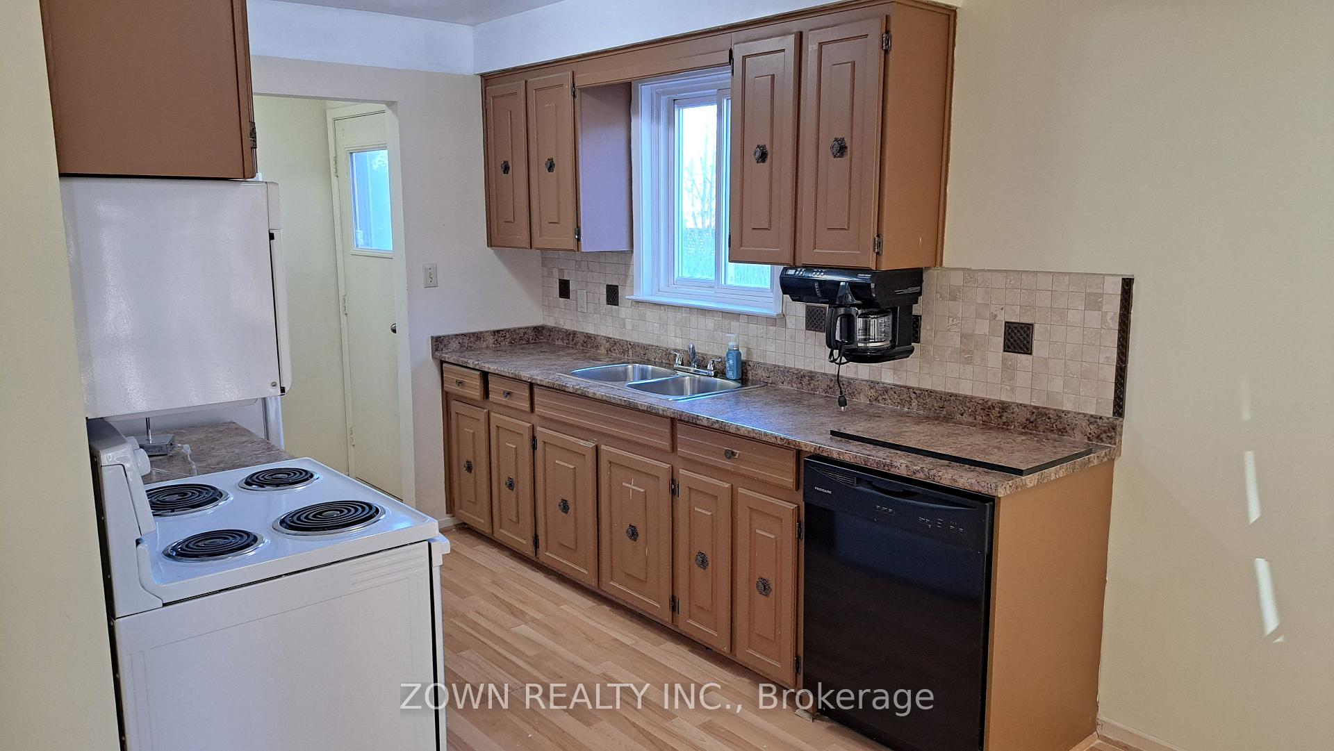 Photo 3 of 72 Norbert Road, Brampton, Brampton South — HOMEH