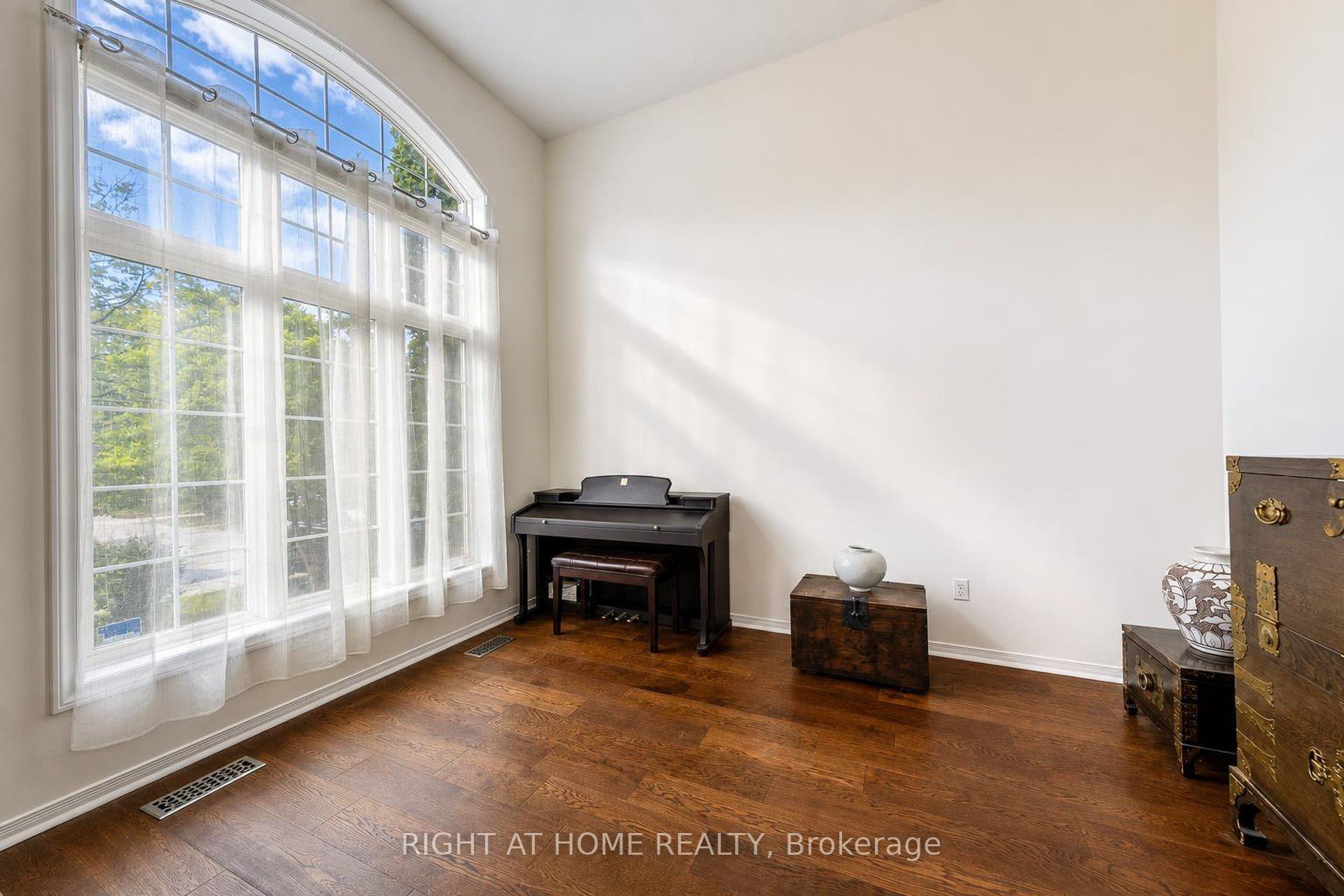 Photo 3 of 27 Thoroughbred Boulevard, Hamilton, Meadowlands — HOMEH