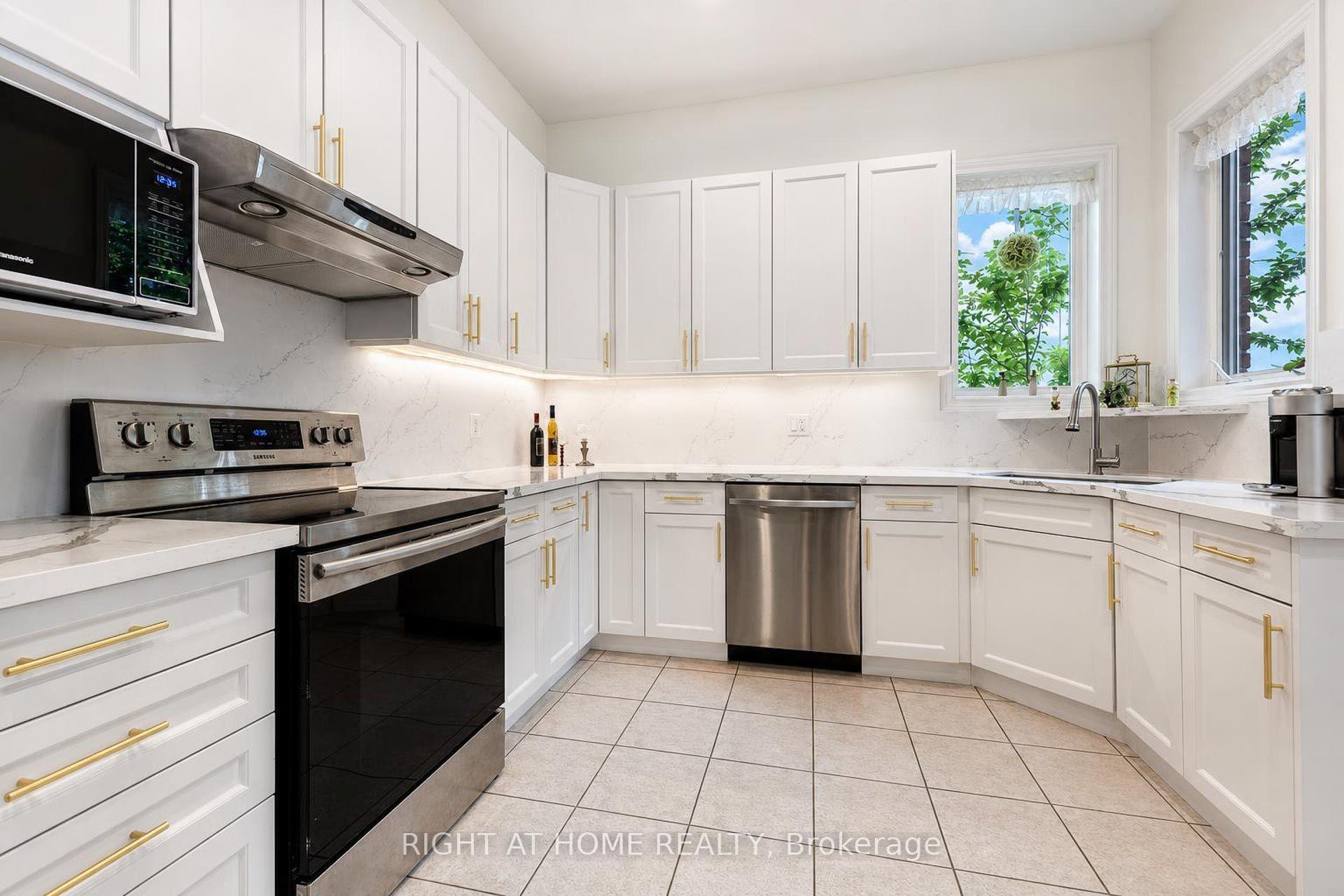 Photo 12 of 27 Thoroughbred Boulevard, Hamilton, Meadowlands — HOMEH