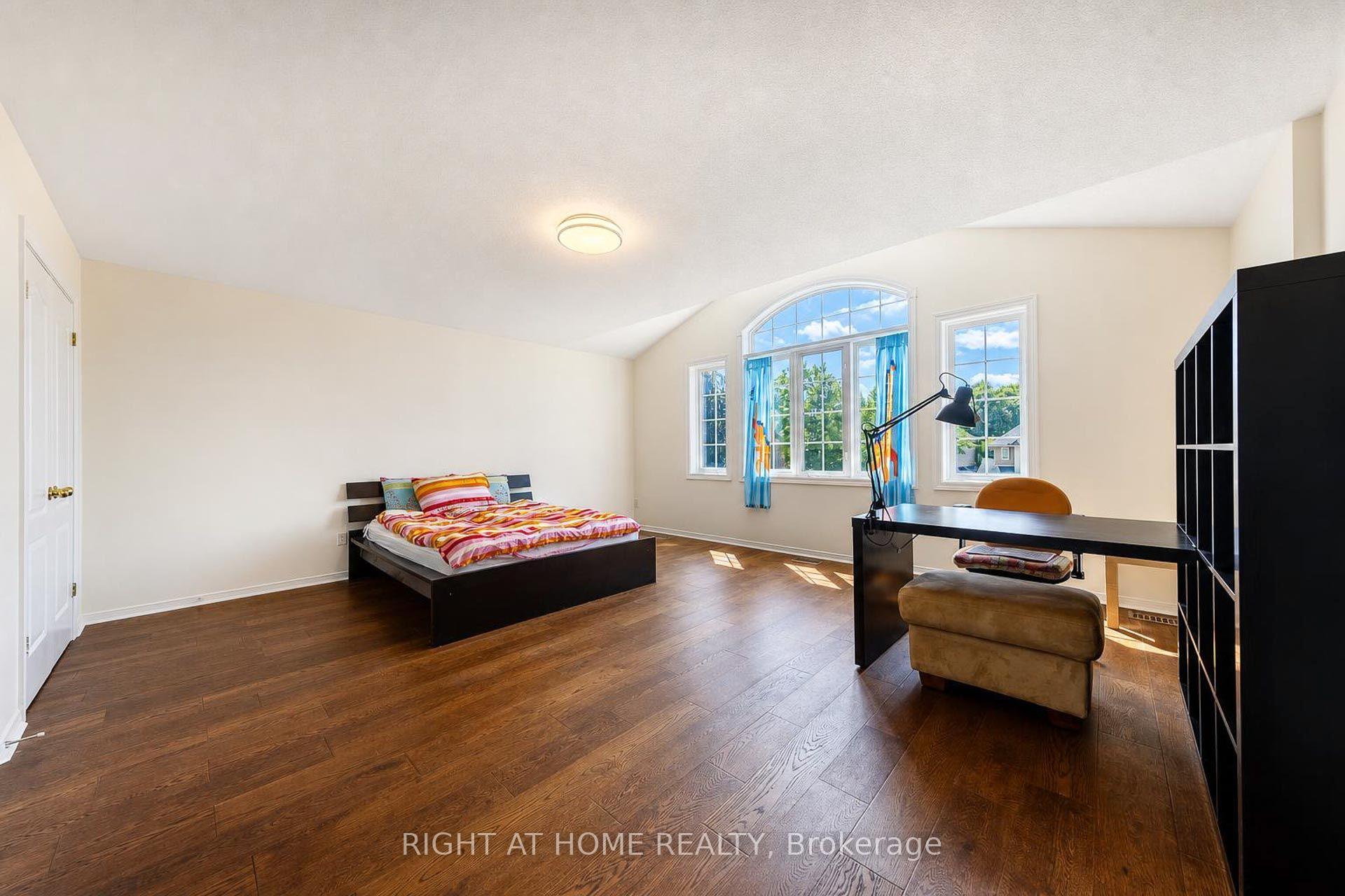 Photo 25 of 27 Thoroughbred Boulevard, Hamilton, Meadowlands — HOMEH