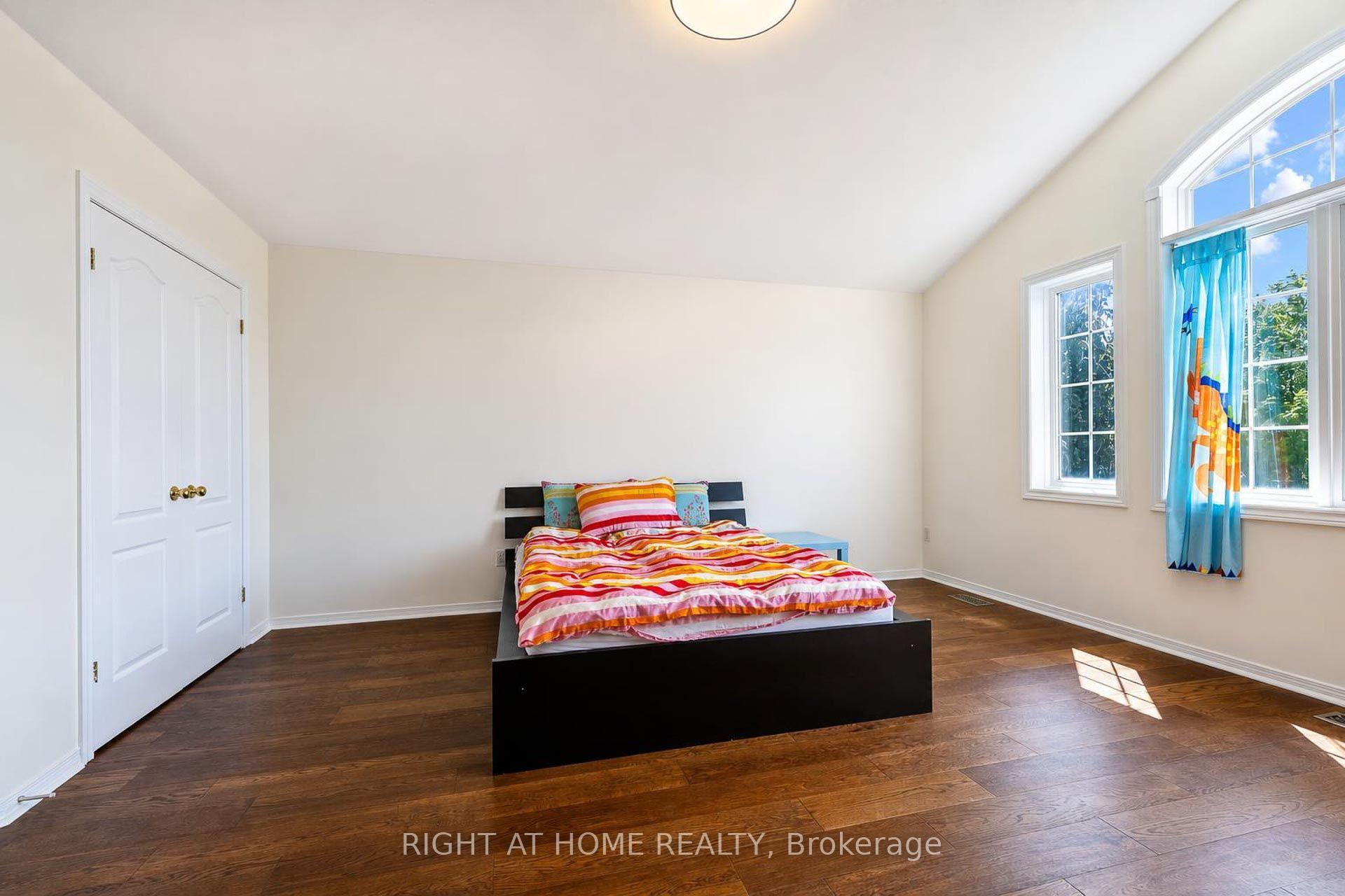 Photo 26 of 27 Thoroughbred Boulevard, Hamilton, Meadowlands — HOMEH