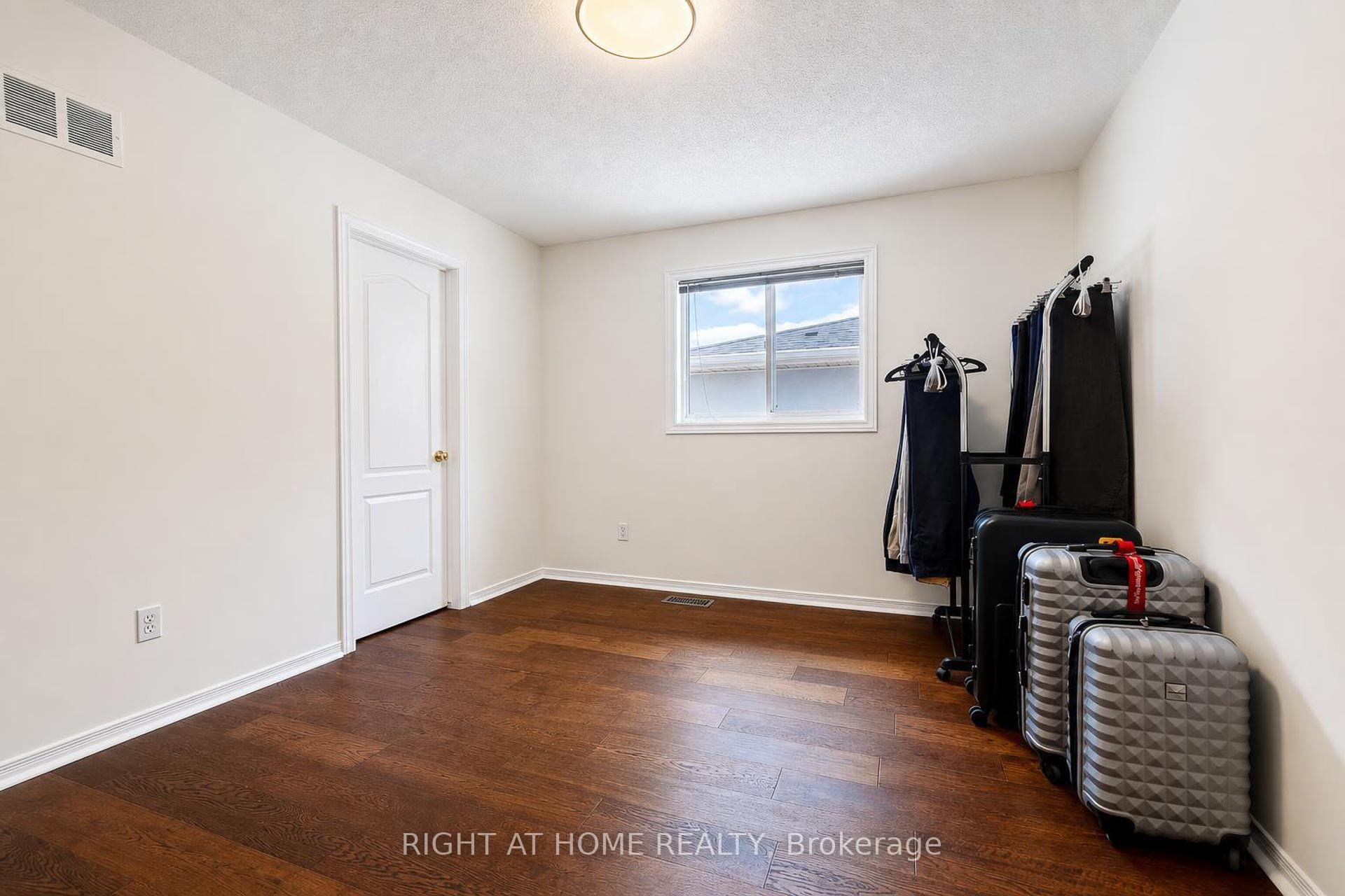 Photo 29 of 27 Thoroughbred Boulevard, Hamilton, Meadowlands — HOMEH