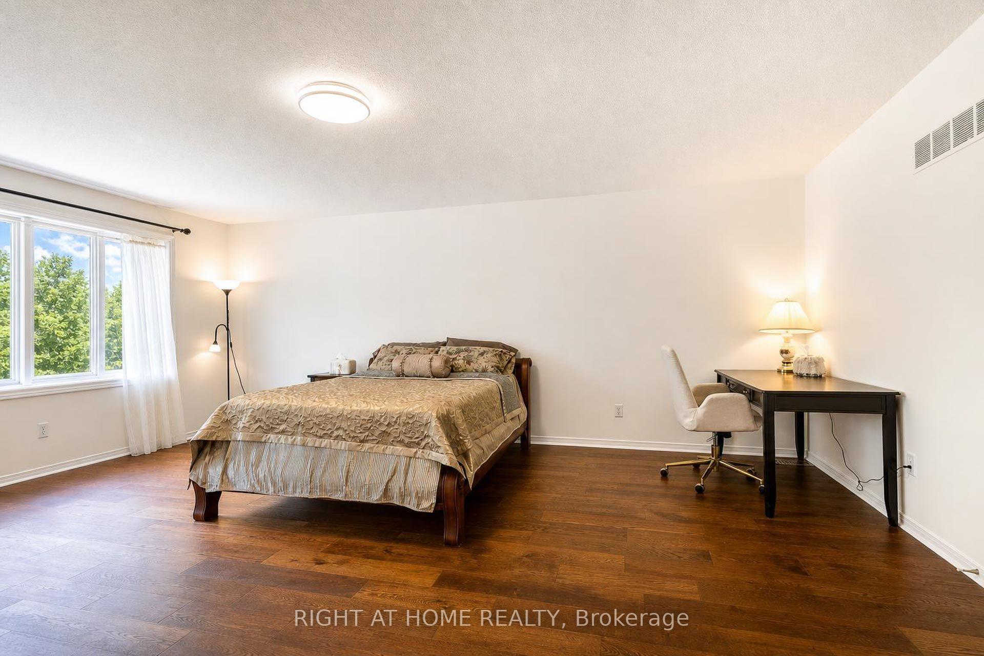 Photo 33 of 27 Thoroughbred Boulevard, Hamilton, Meadowlands — HOMEH