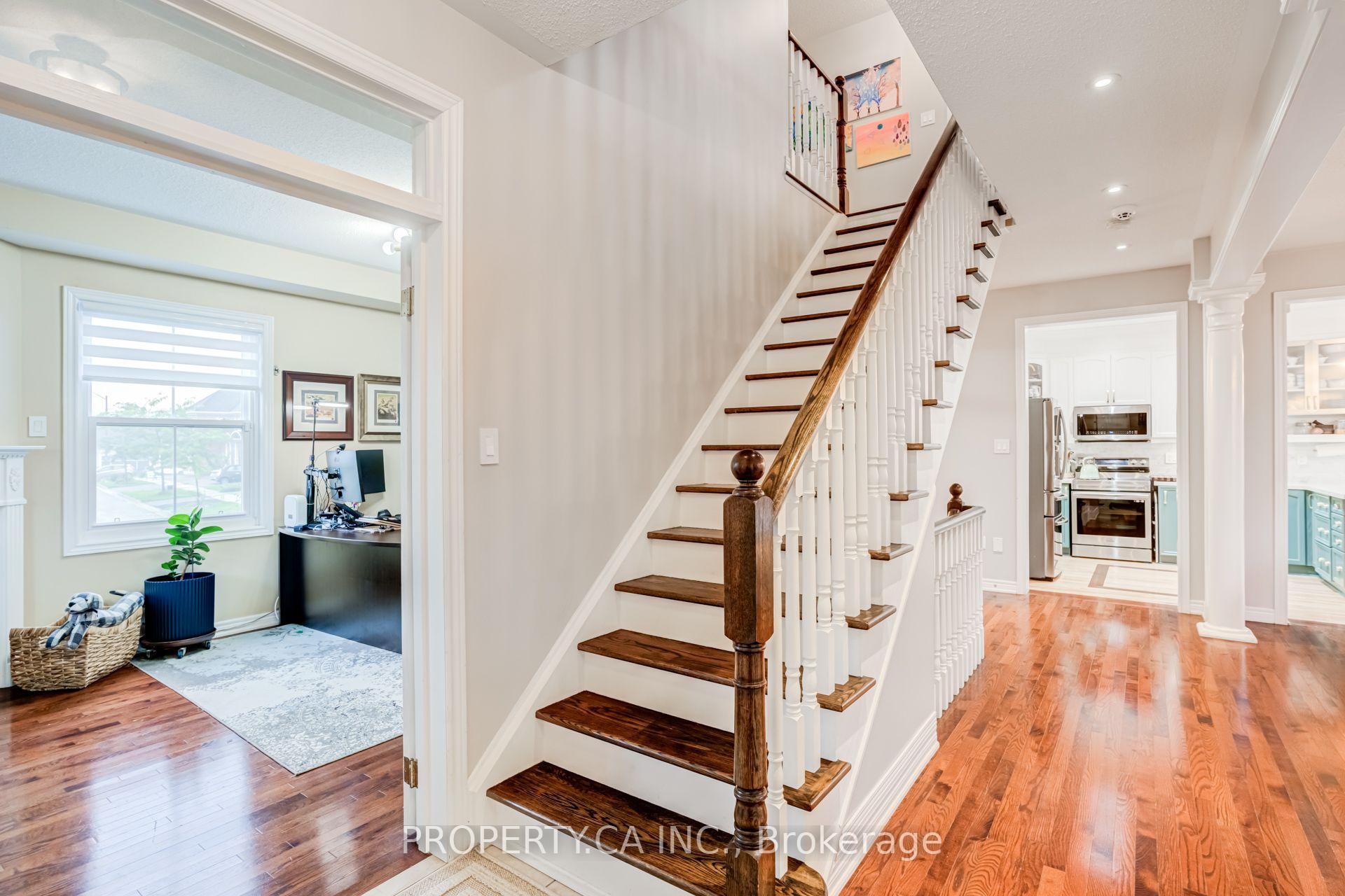Photo 5 of 33 Betony Drive, Richmond Hill, Oak Ridges — HOMEH