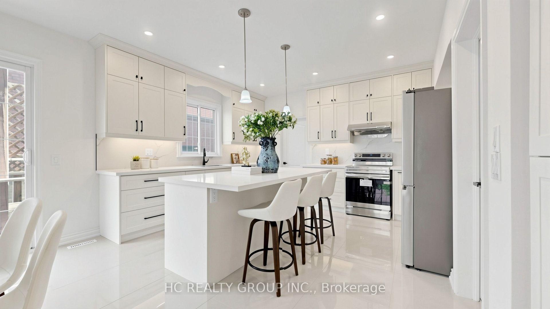 Photo 14 of 26 Landmark Court, Markham, Unionville — HOMEH