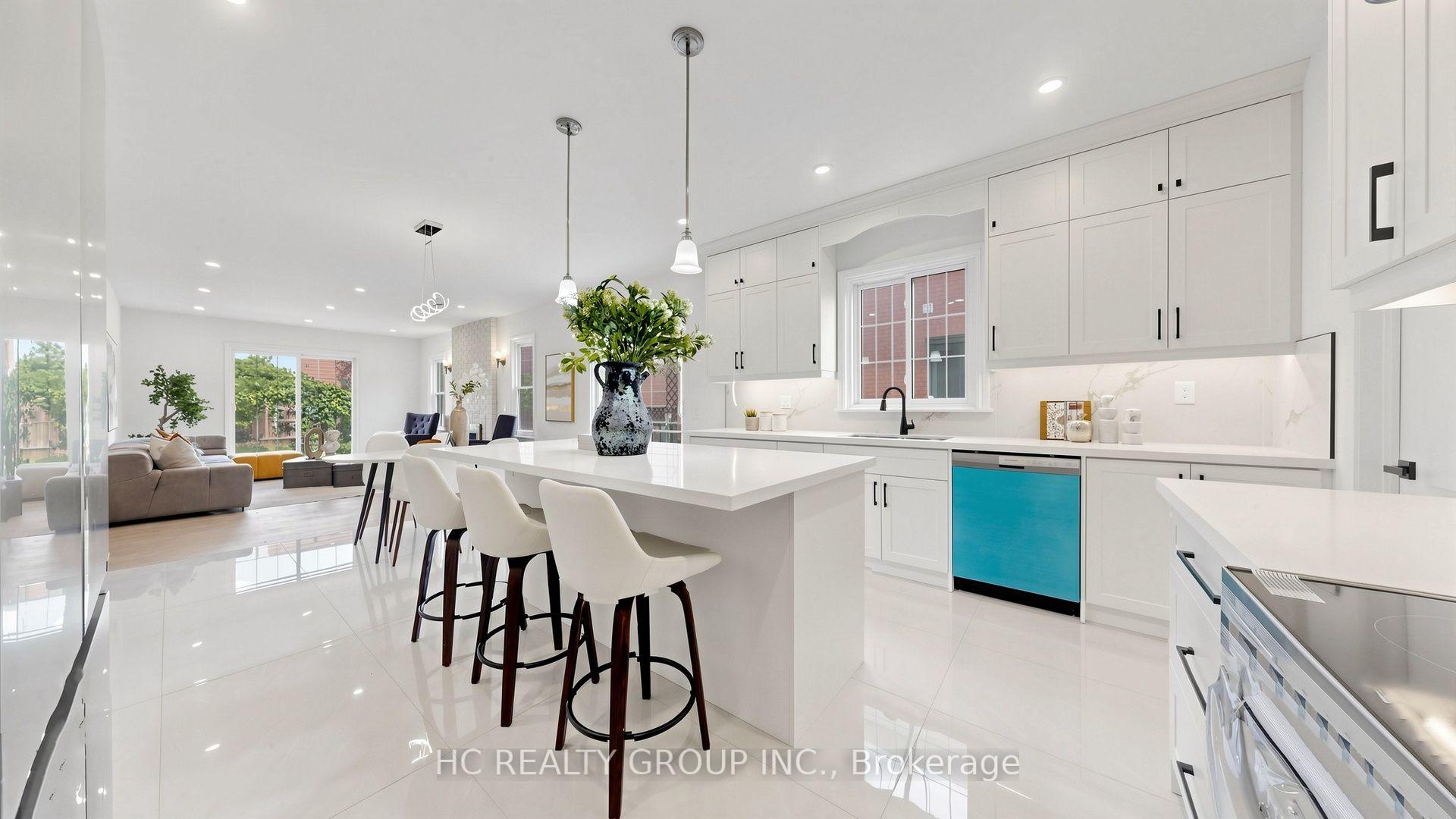 Photo 16 of 26 Landmark Court, Markham, Unionville — HOMEH