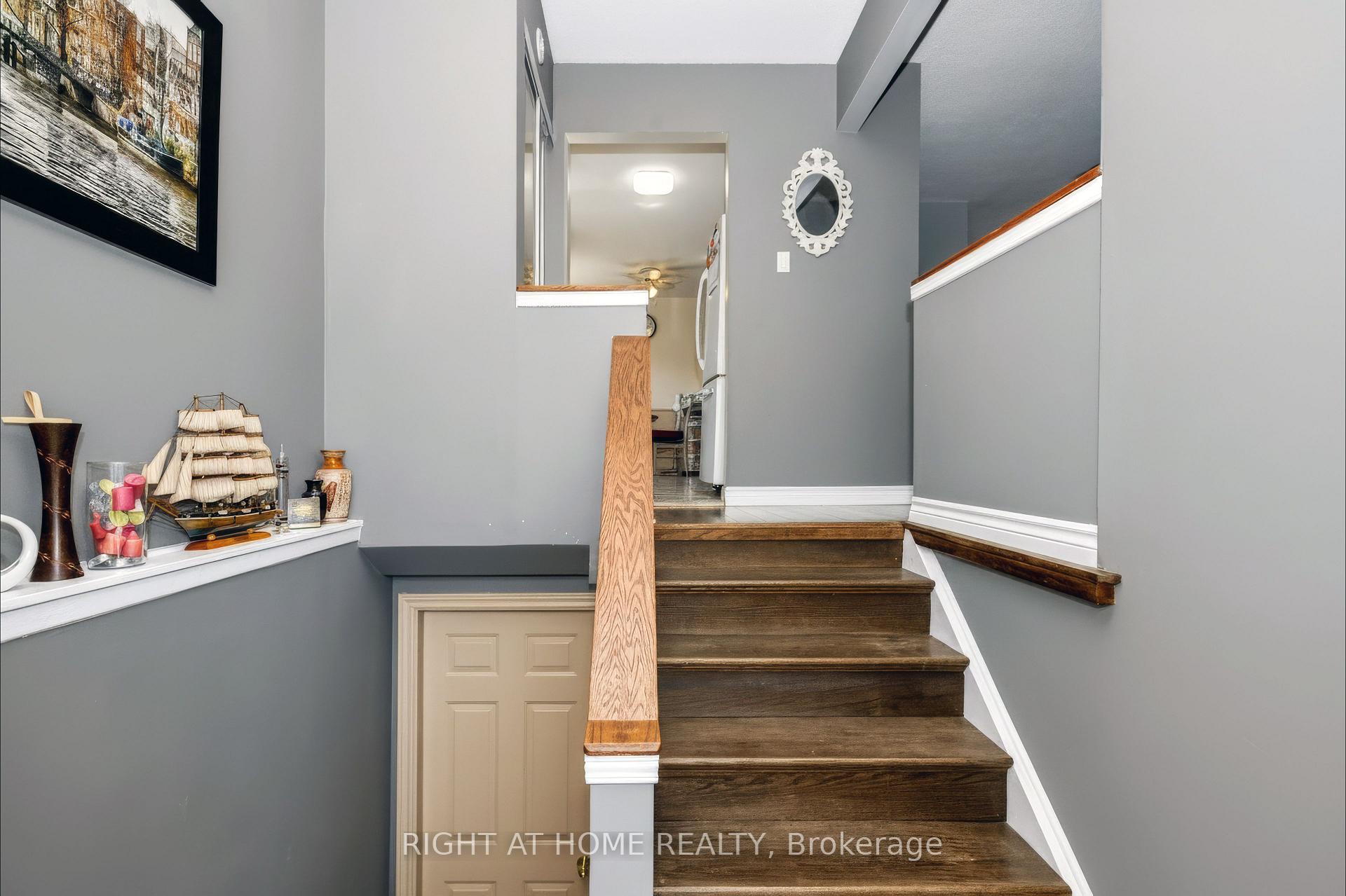Photo 3 of 229 Britannia Avenue, Bradford West Gwillimbury, Bradford — HOMEH